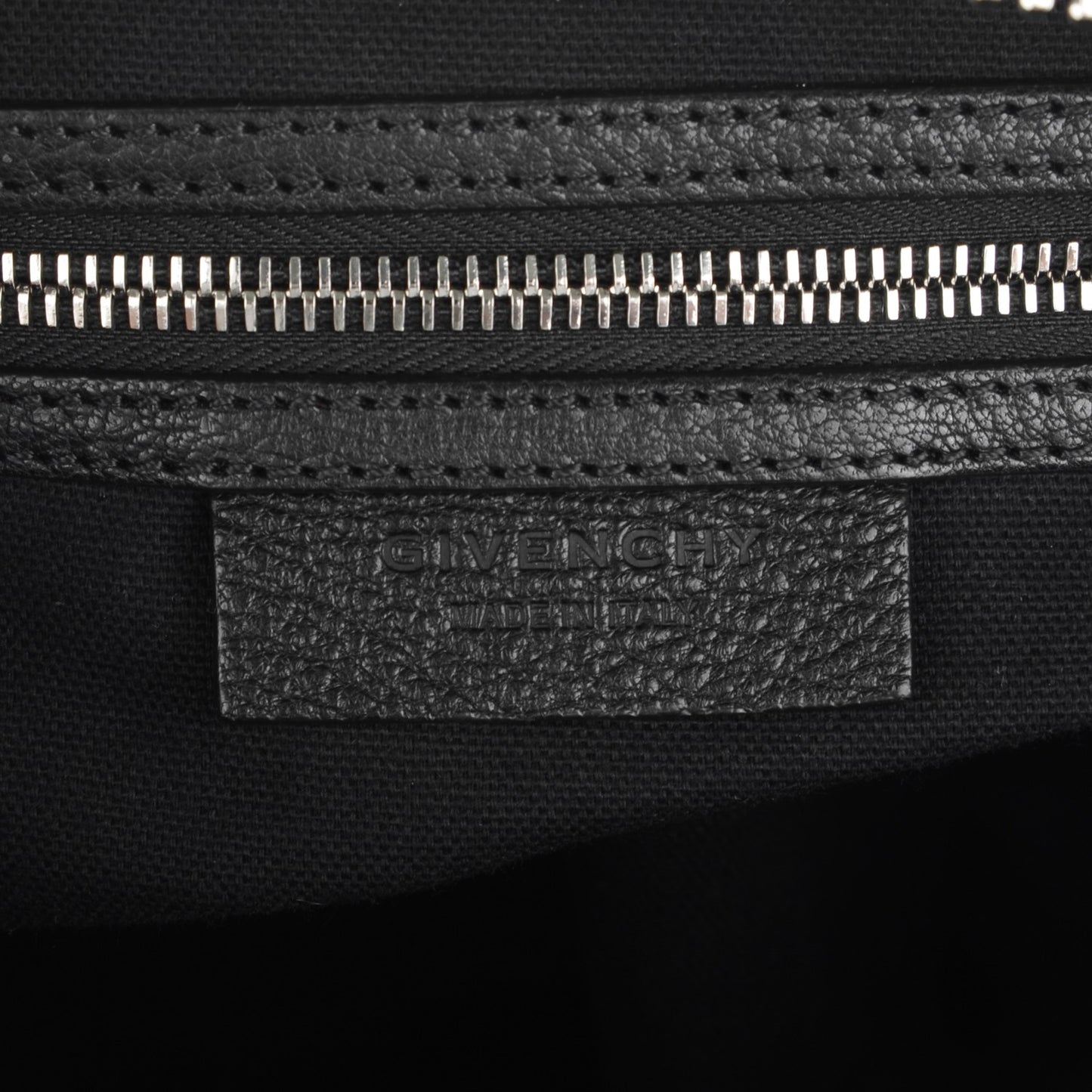 Sugar Goatskin Medium Antigona Black