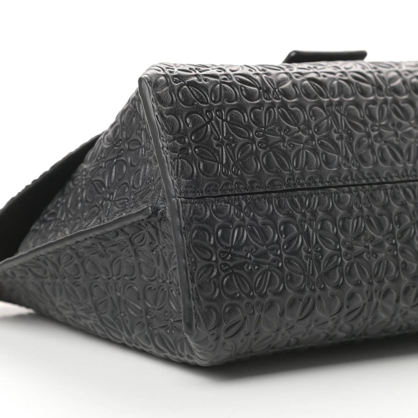 Goatskin Embossed Avenue Shoulder Bag Black