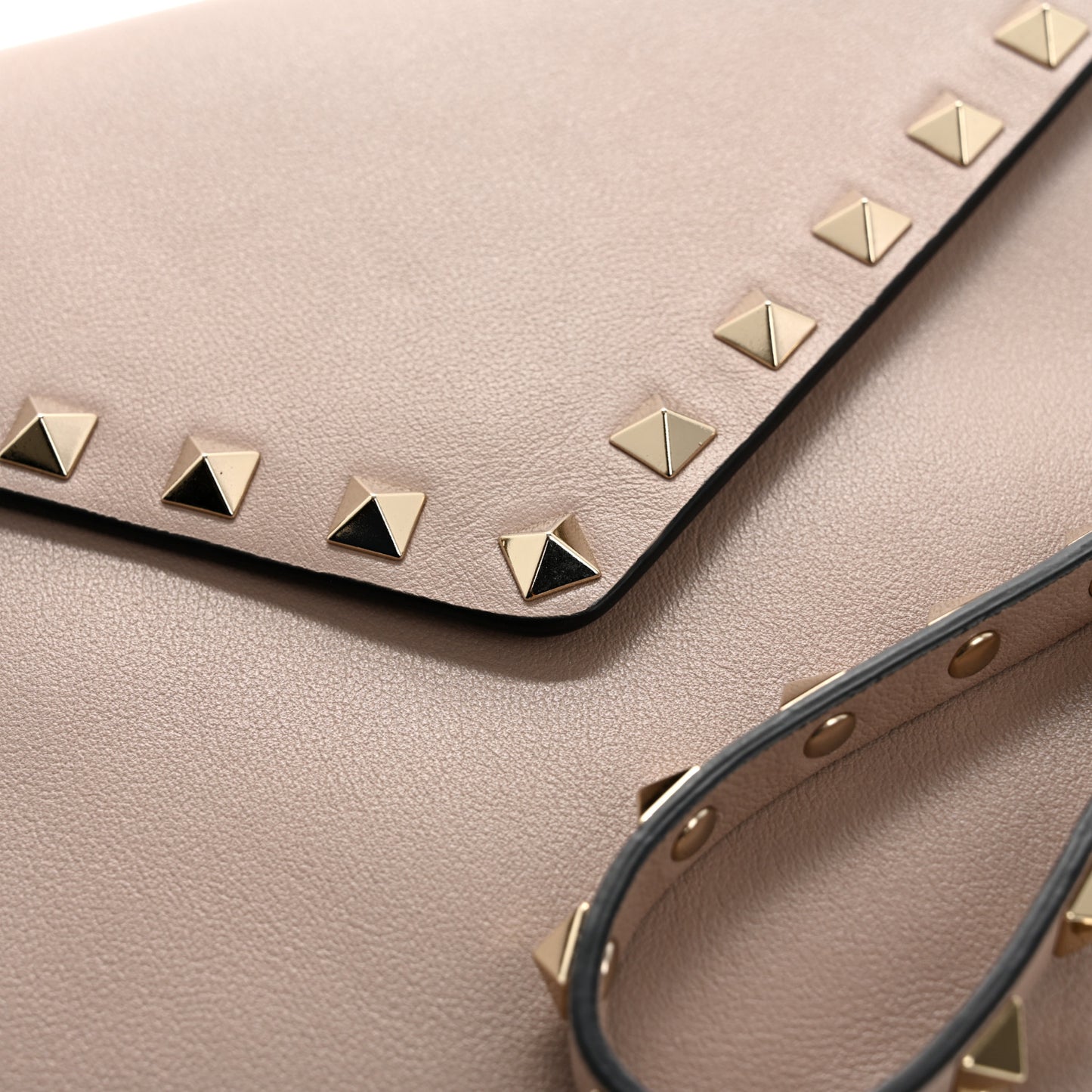 Vitello Medium Rockstud Envelope Flat Wristlet Pouch Poudre