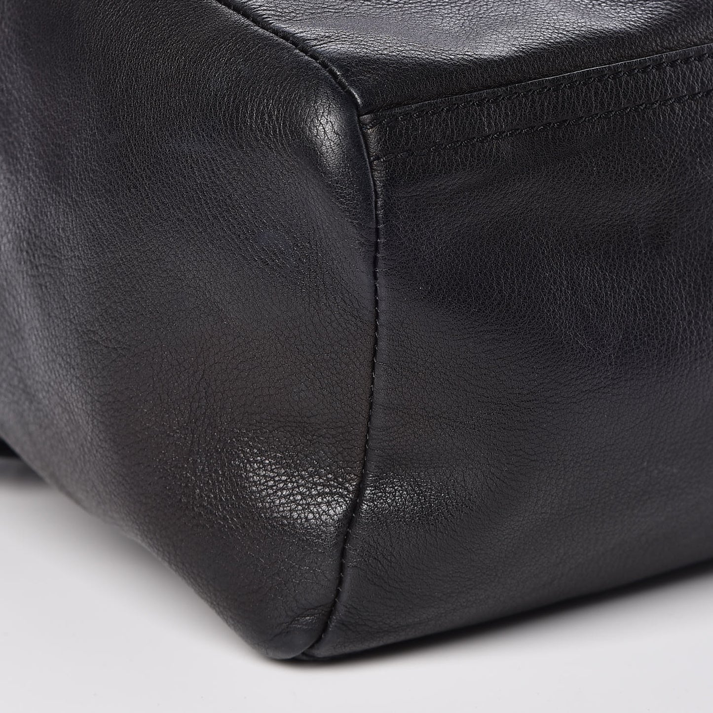 Pebbled Calfskin Medium Bolt Stud Pandora Black