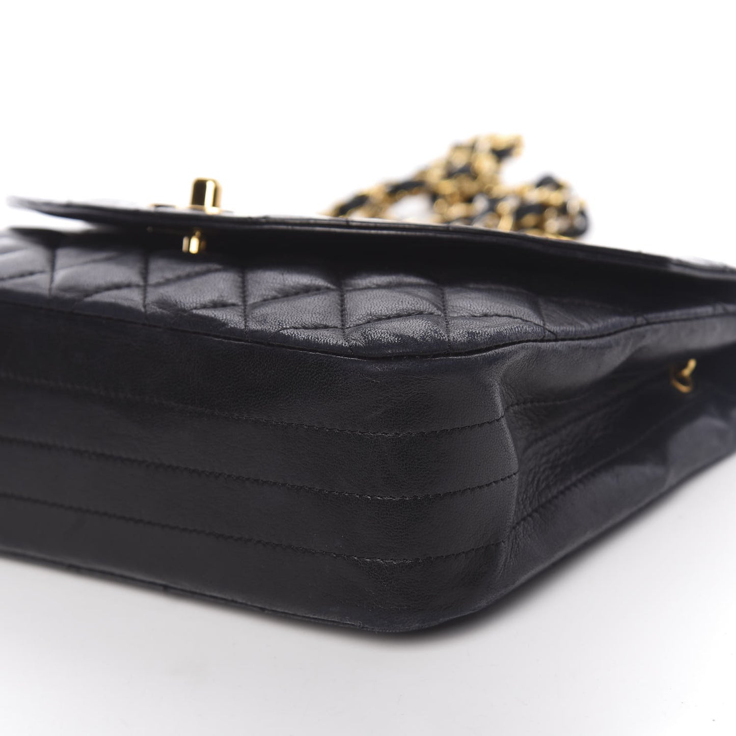 Lambskin Medium Single Flap Black