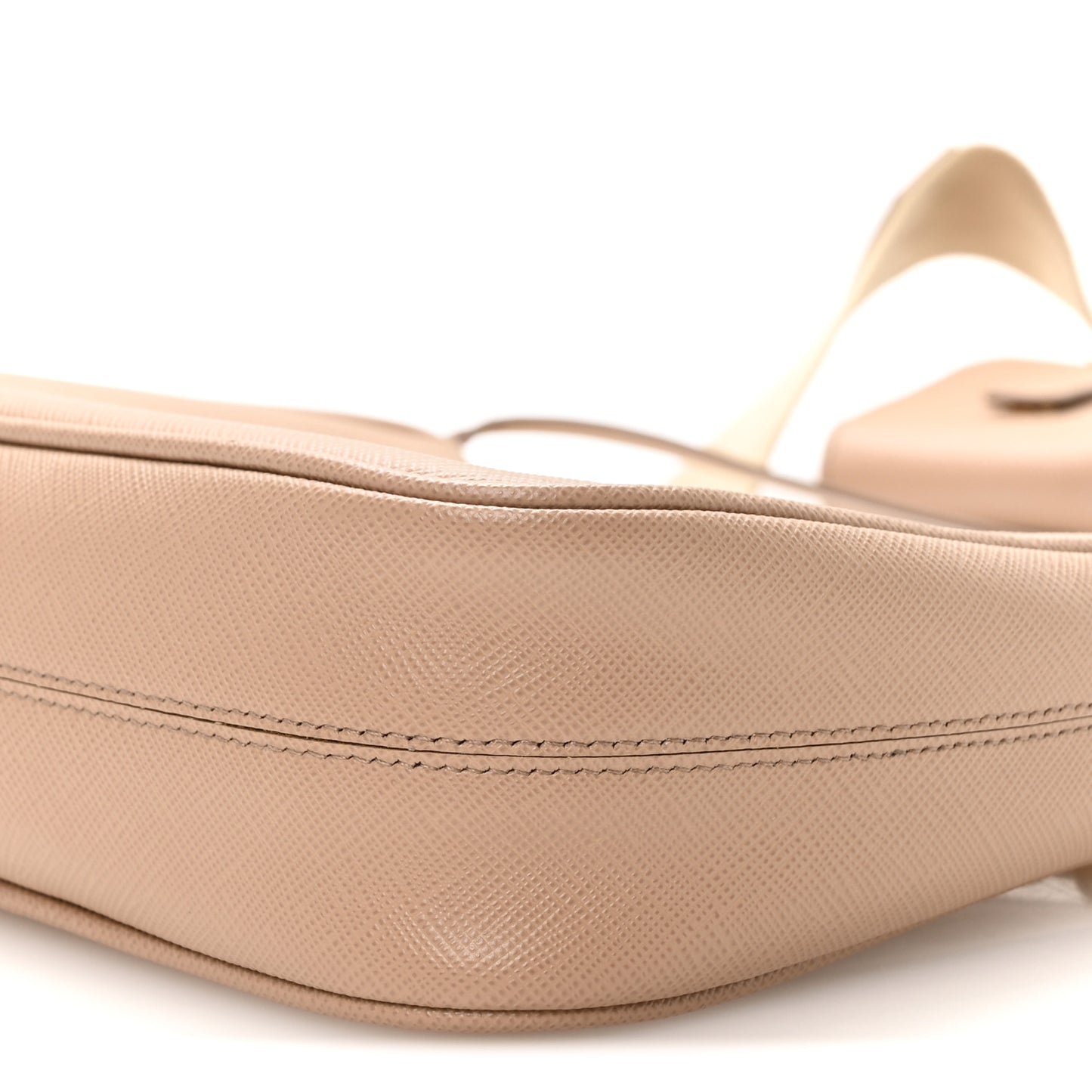 Saffiano Lux Re-Edition 2005 Shoulder Bag Cammeo