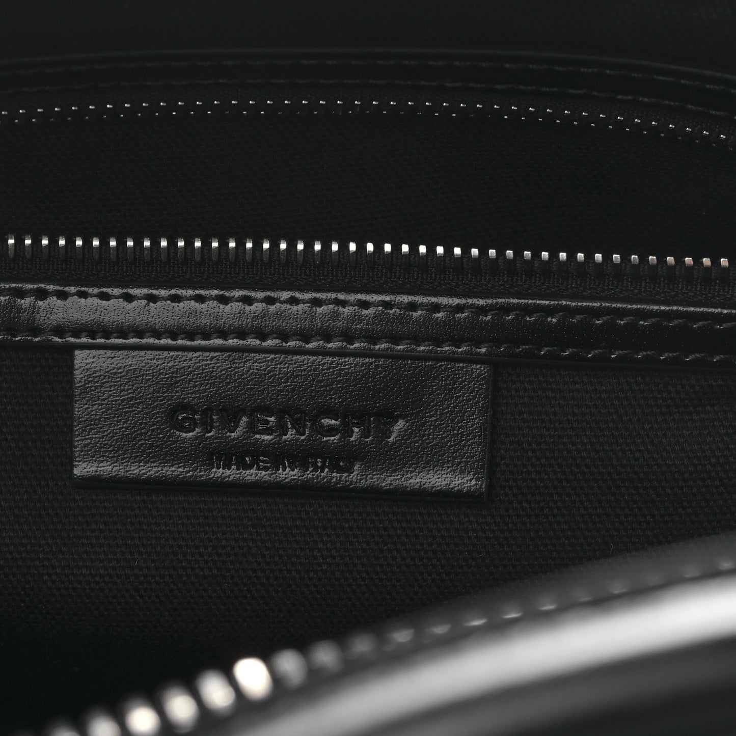 Shiny Lord Calfskin Medium Antigona Black