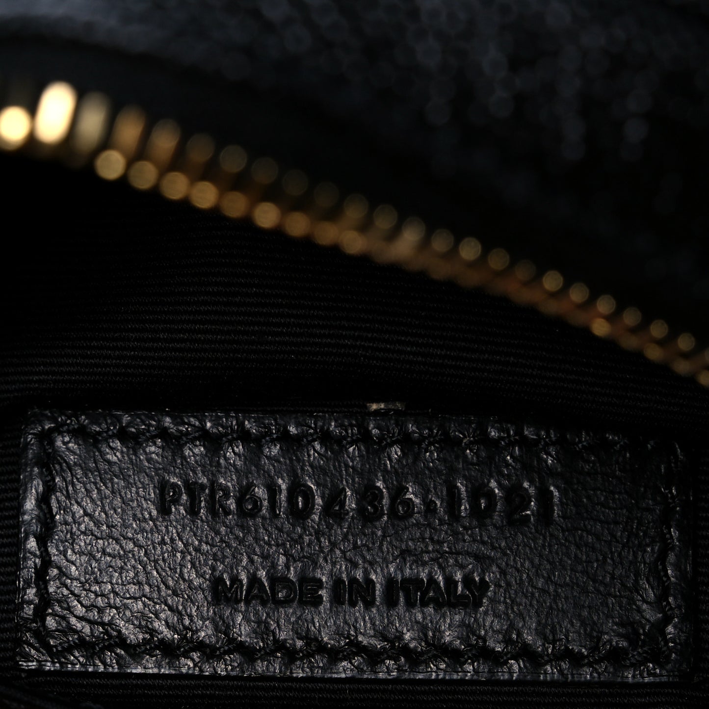 Grain De Poudre Matelasse Chevron Quilted Round Vinyle Camera Bag Black