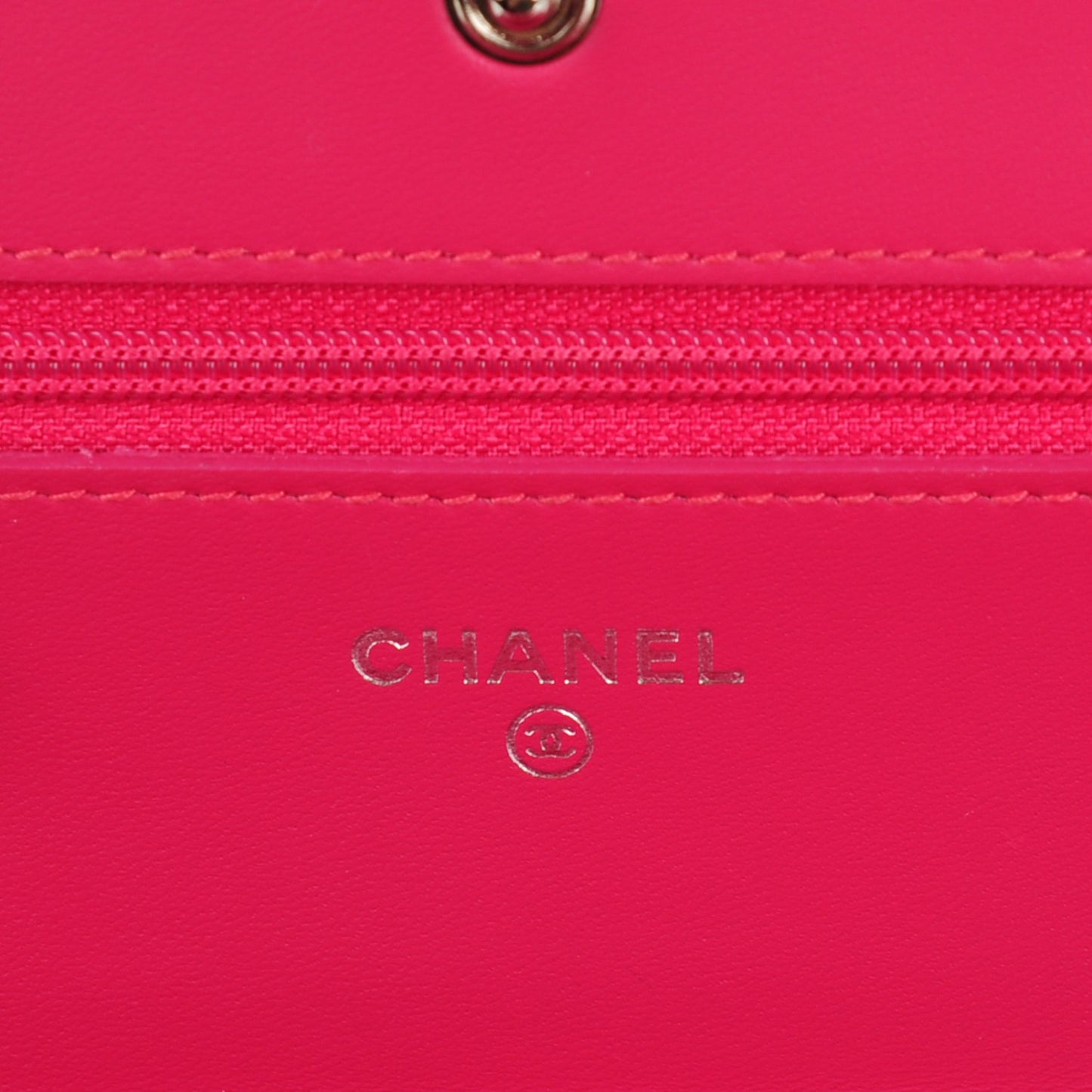 Patent Quilted Wallet On Chain WOC Fuchsia