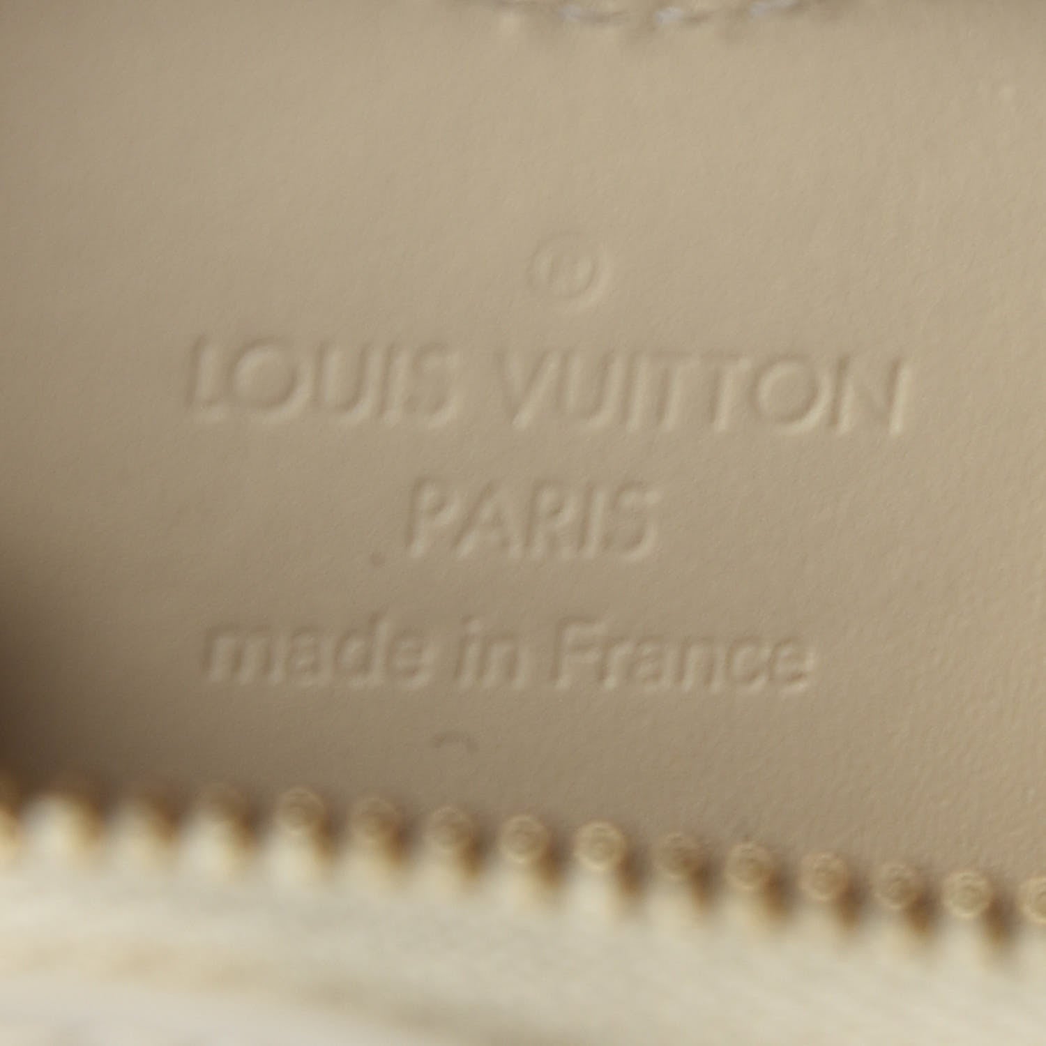 Louis Vuitton Vernis Heart Coin Purse Blanc Corail 6 of 11