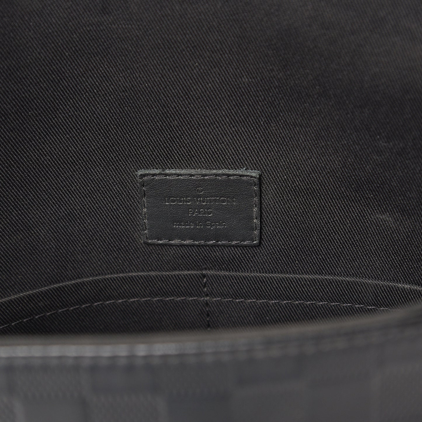 Damier Infini District MM Onyx