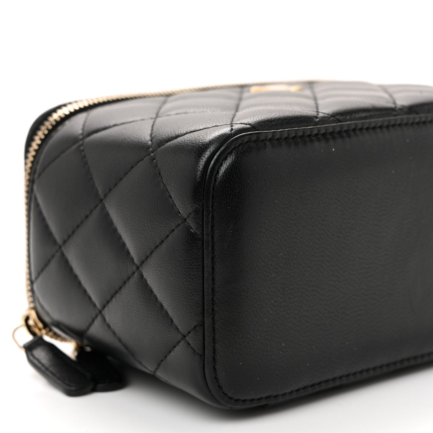 Lambskin Quilted Pearl Crush Small Vanity Case With Chain Black