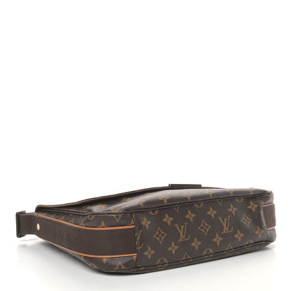 Louis Vuitton Monogram Beaubourg MM Messenger Bag 4 of 10