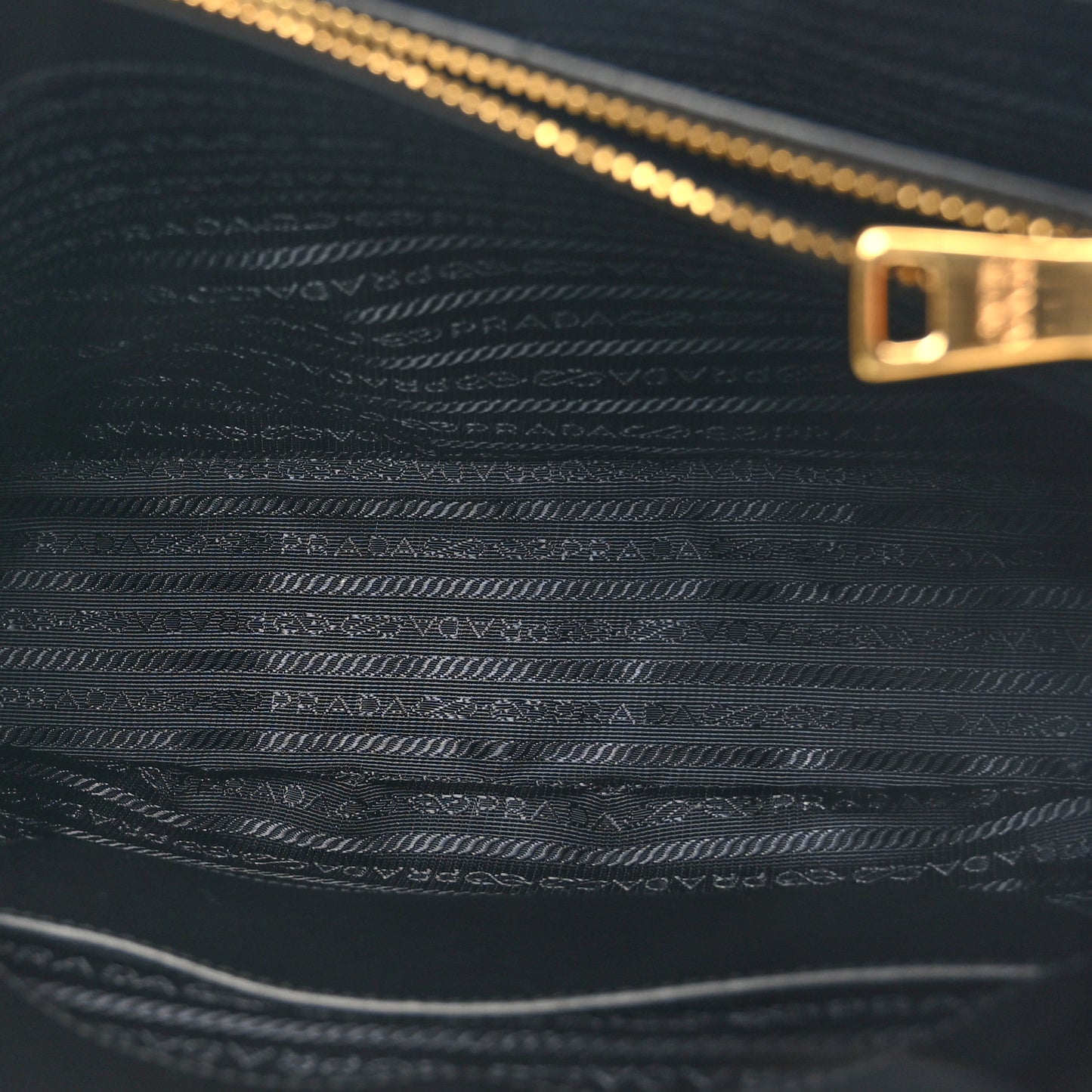 Saffiano Lux Medium Tote Black
