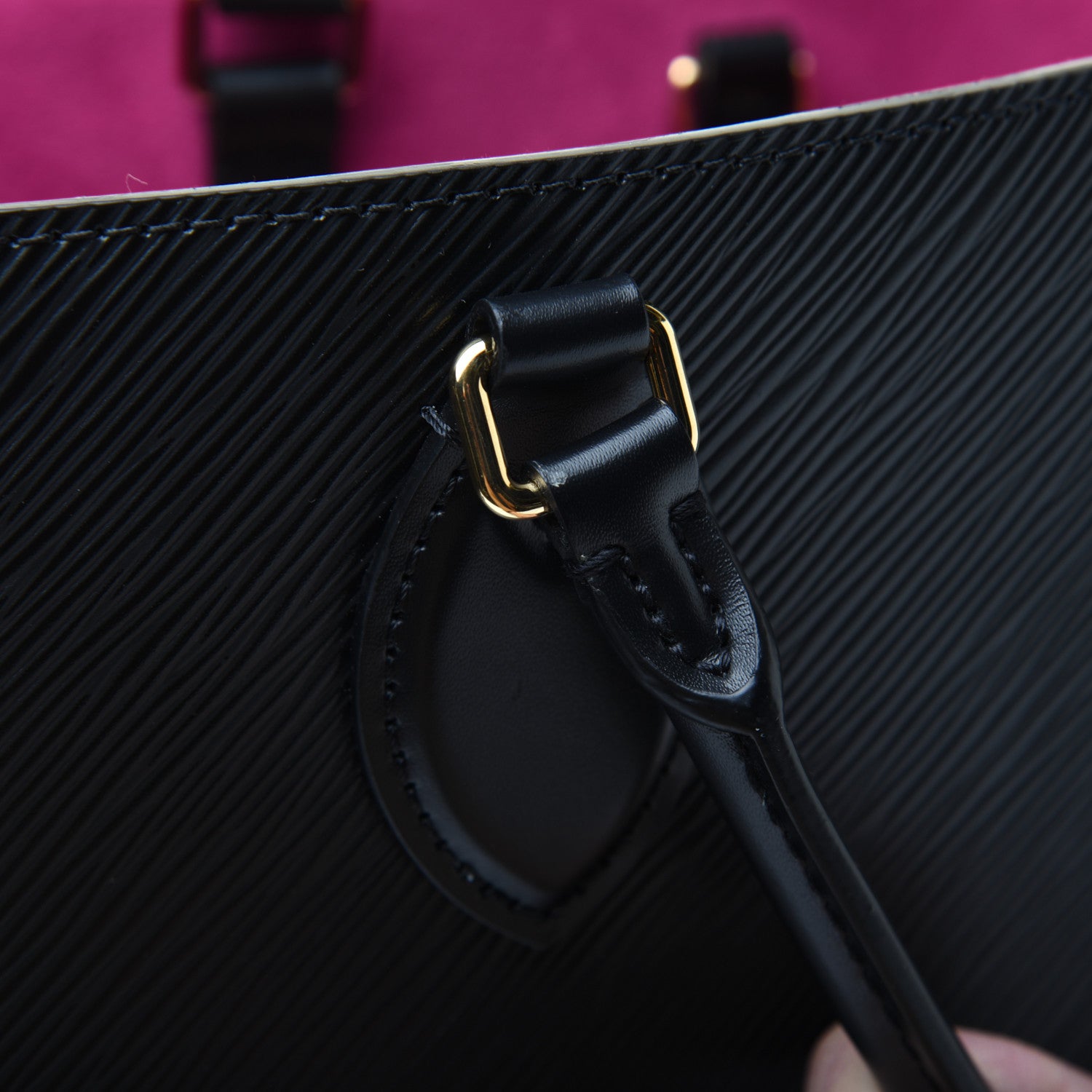 Louis Vuitton Epi Onthego MM Black 16 of 18