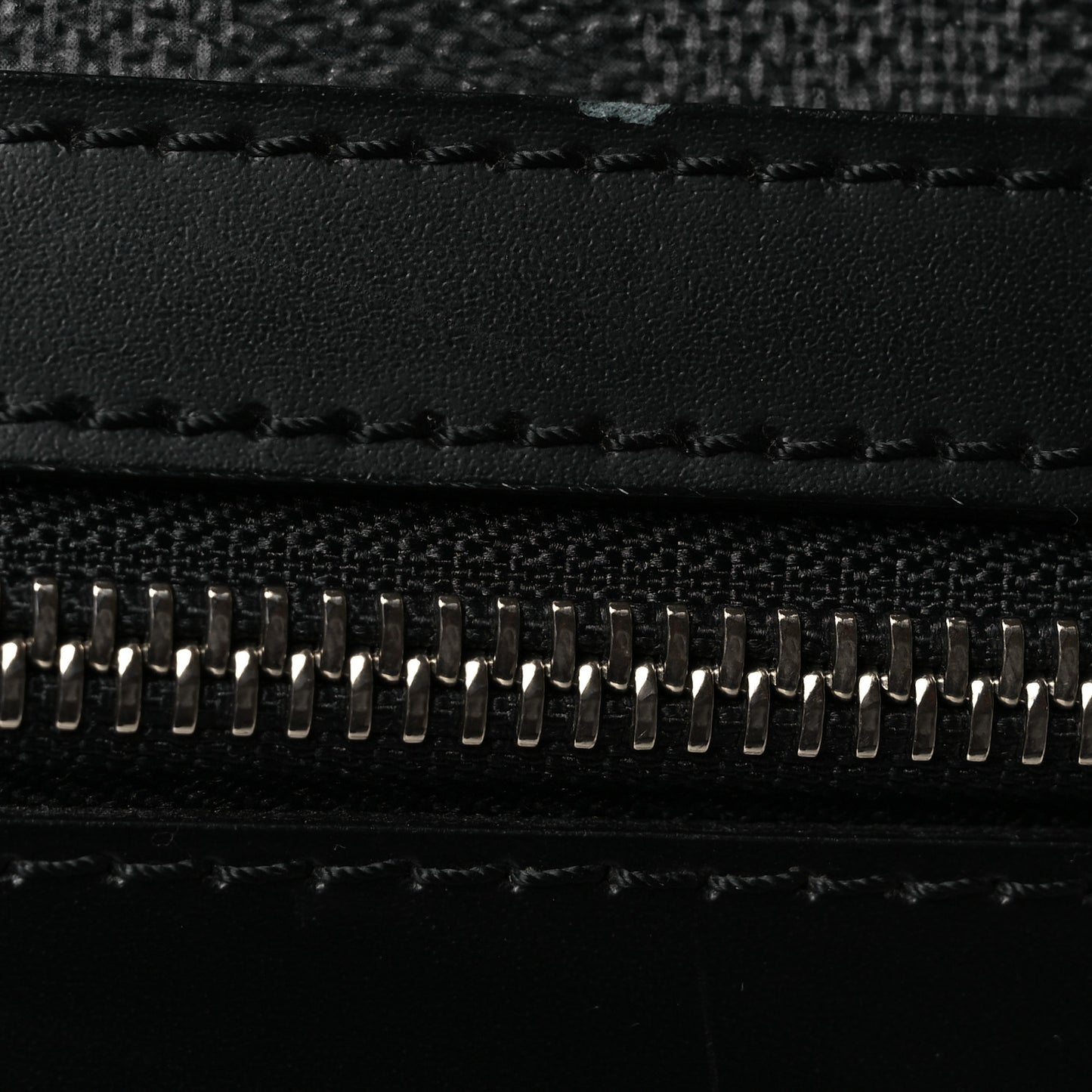 Damier Graphite Pilot Case