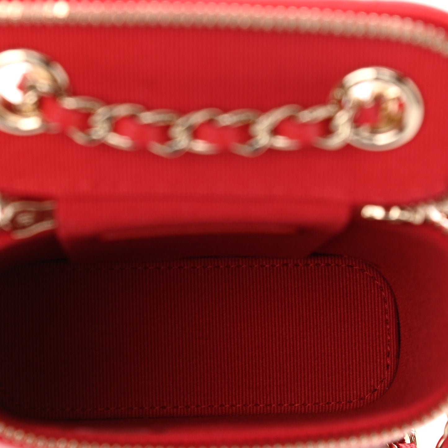 Caviar Quilted Small Vertical Coco Beauty Vanity Case With Chain Red