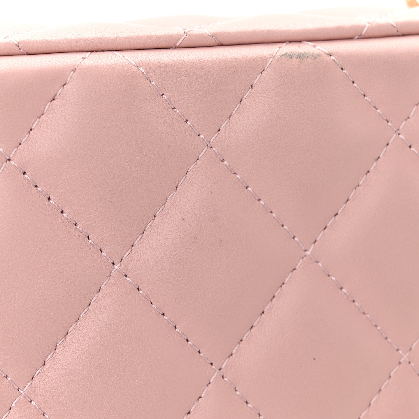 Lambskin Resin Quilted Vanity Case With Chain Pink
