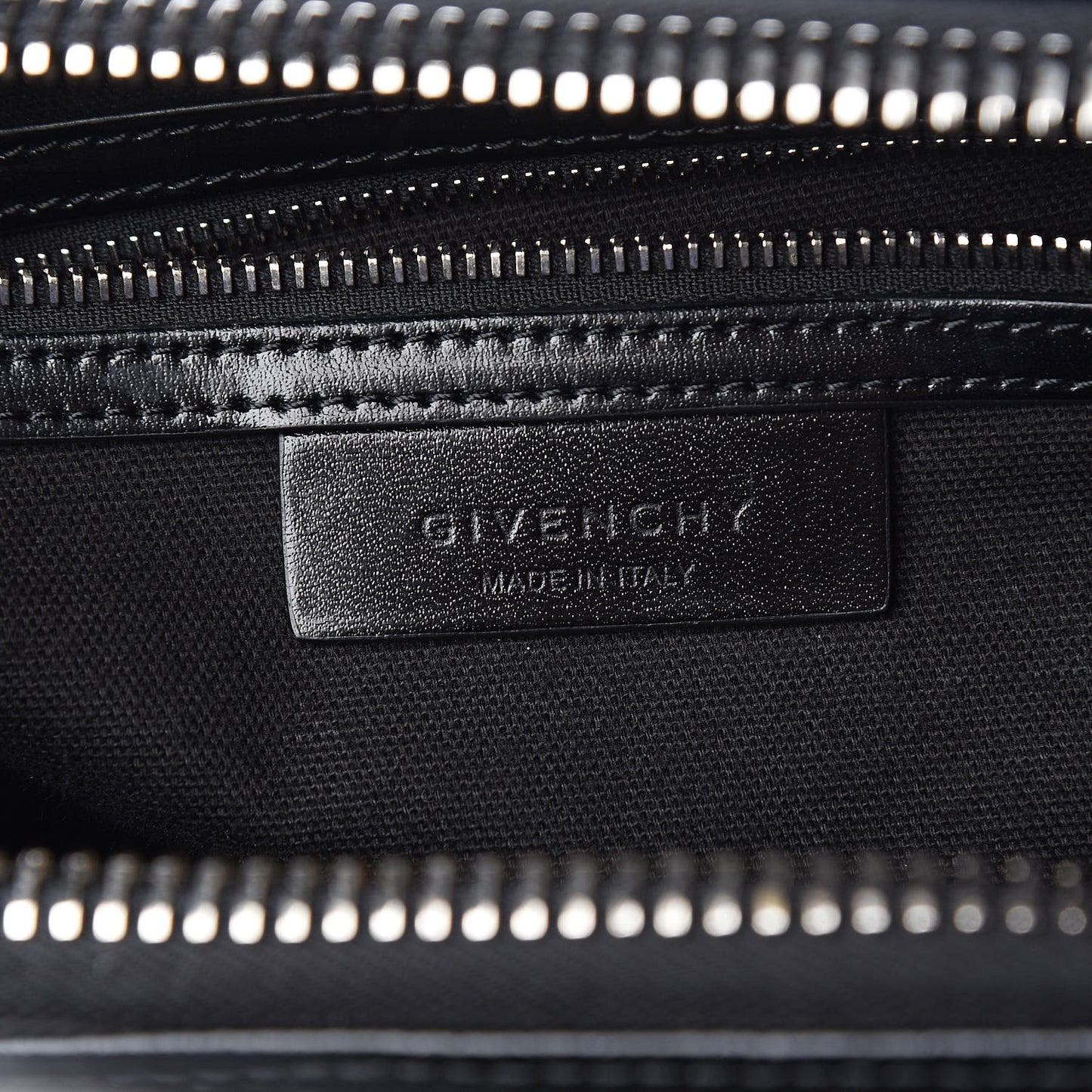 Shiny Lord Calfskin Medium Antigona Black
