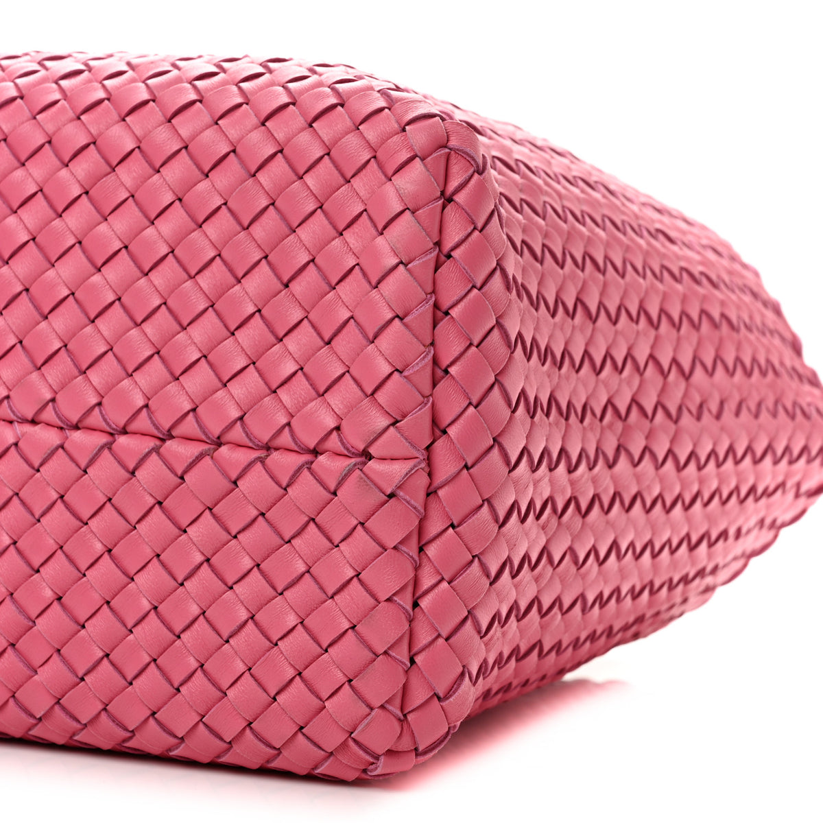Lambskin Intreccio Medium Cabat Milkshake