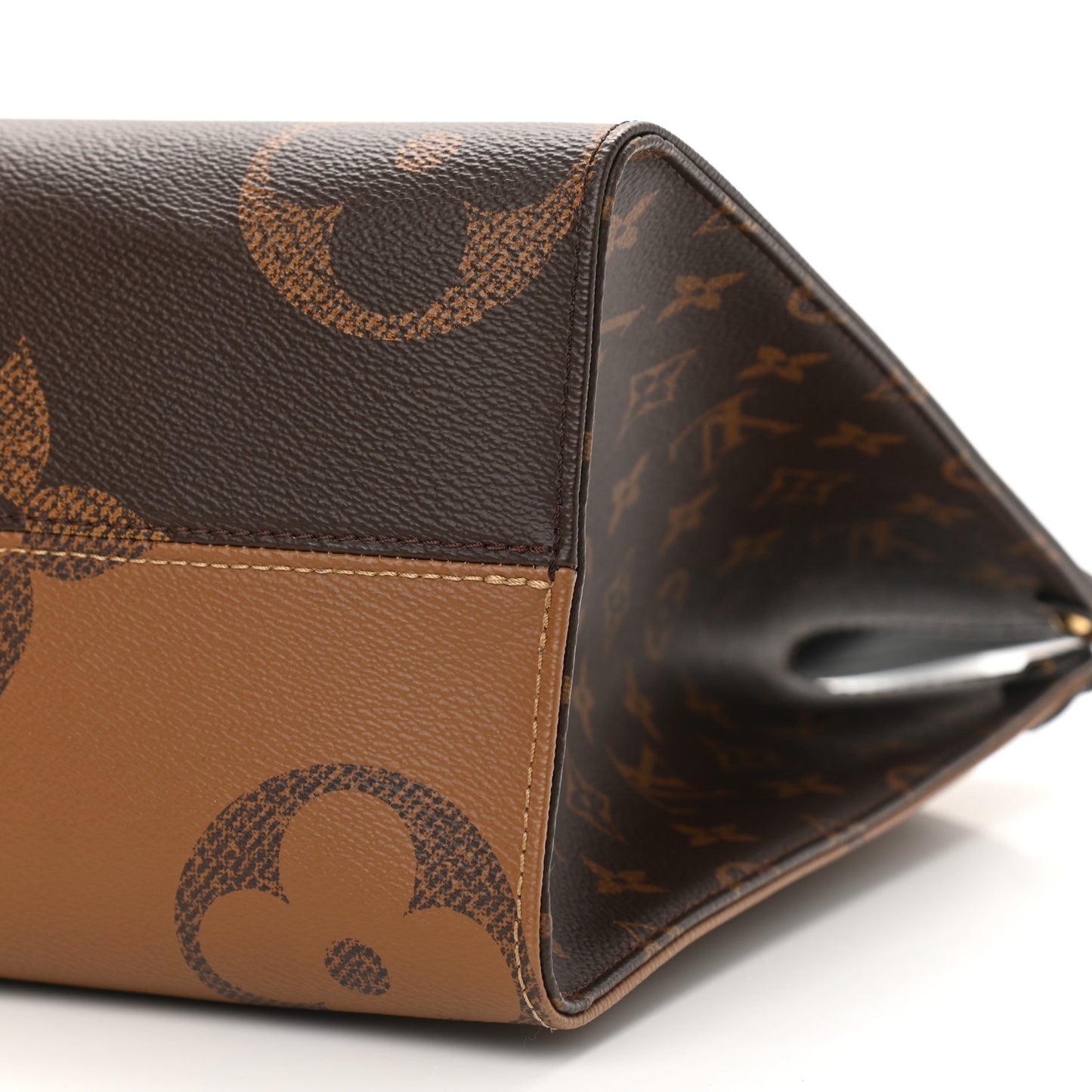 Reverse Monogram Giant Onthego MM