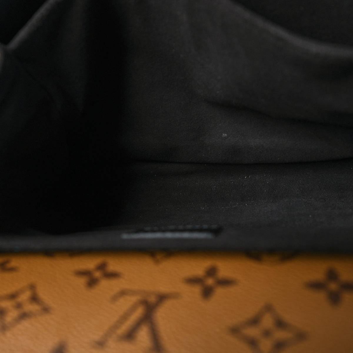 Reverse Monogram Pochette Metis