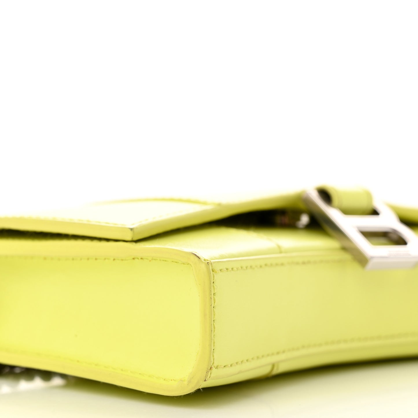 Shiny Box Calfskin XS Hourglass Wallet On Chain Lime