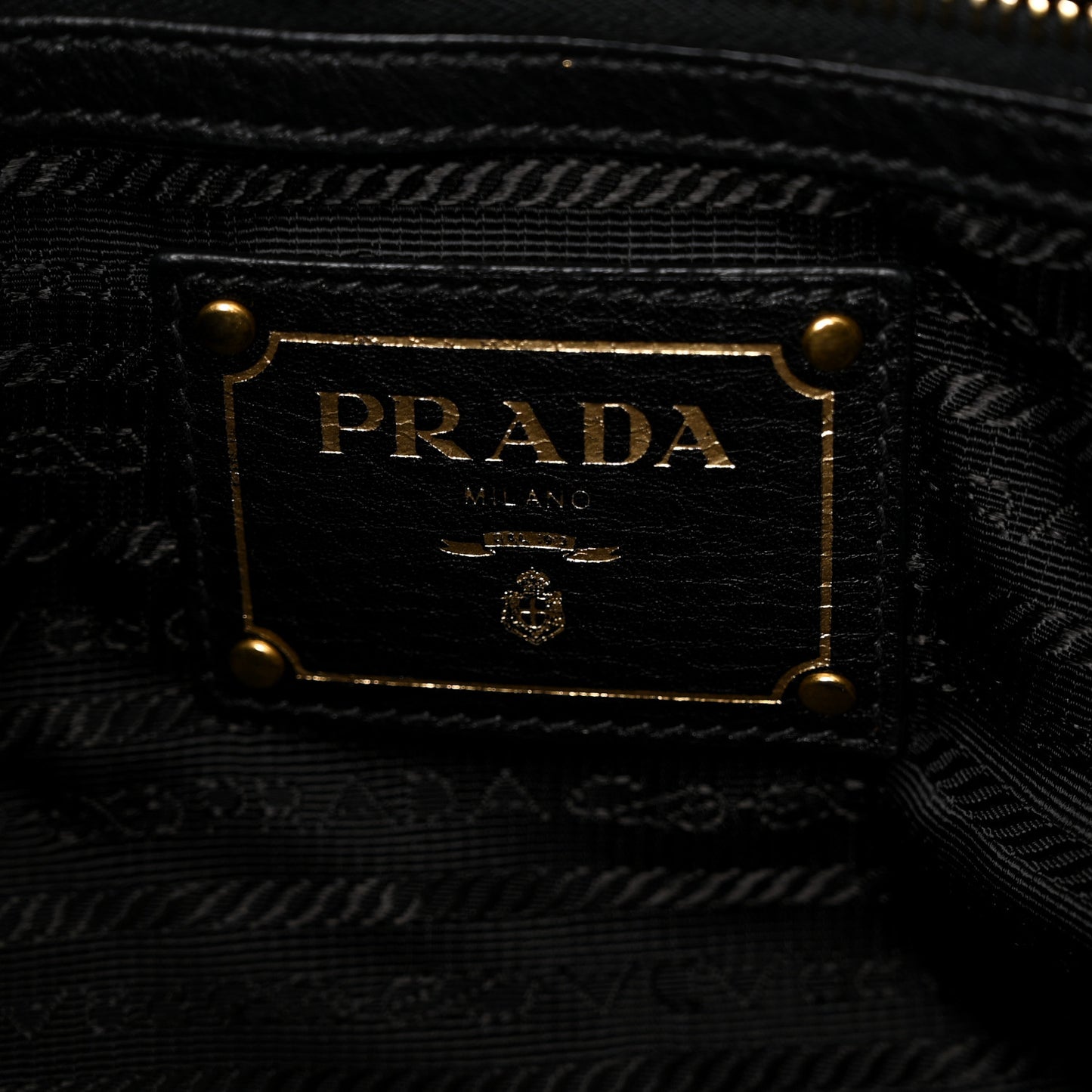 Vitello Daino Shoulder Bag Black