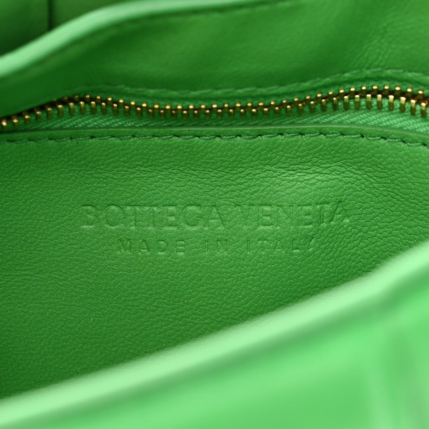 Lambskin Maxi Intreccio Padded Chain Cassette Crossbody Bag Parakeet