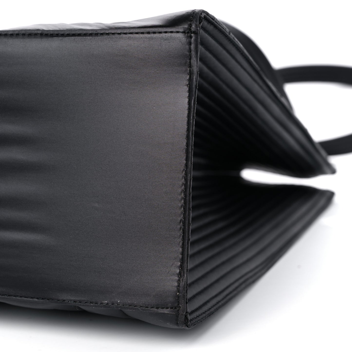 x MOOSE KNUCKLES Nylon Quilted Large Shopping Bag Black