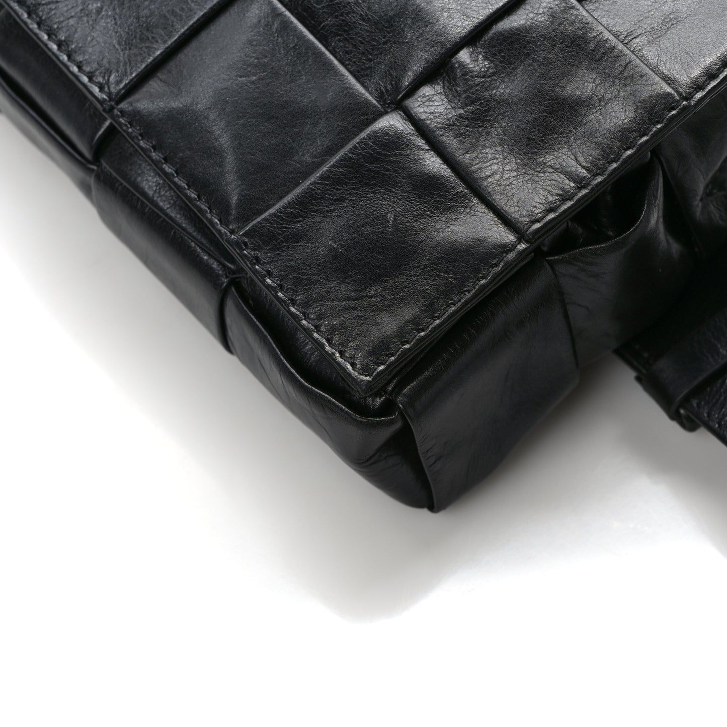 Paper Calfskin Intrecciato Stretch Cassette Black