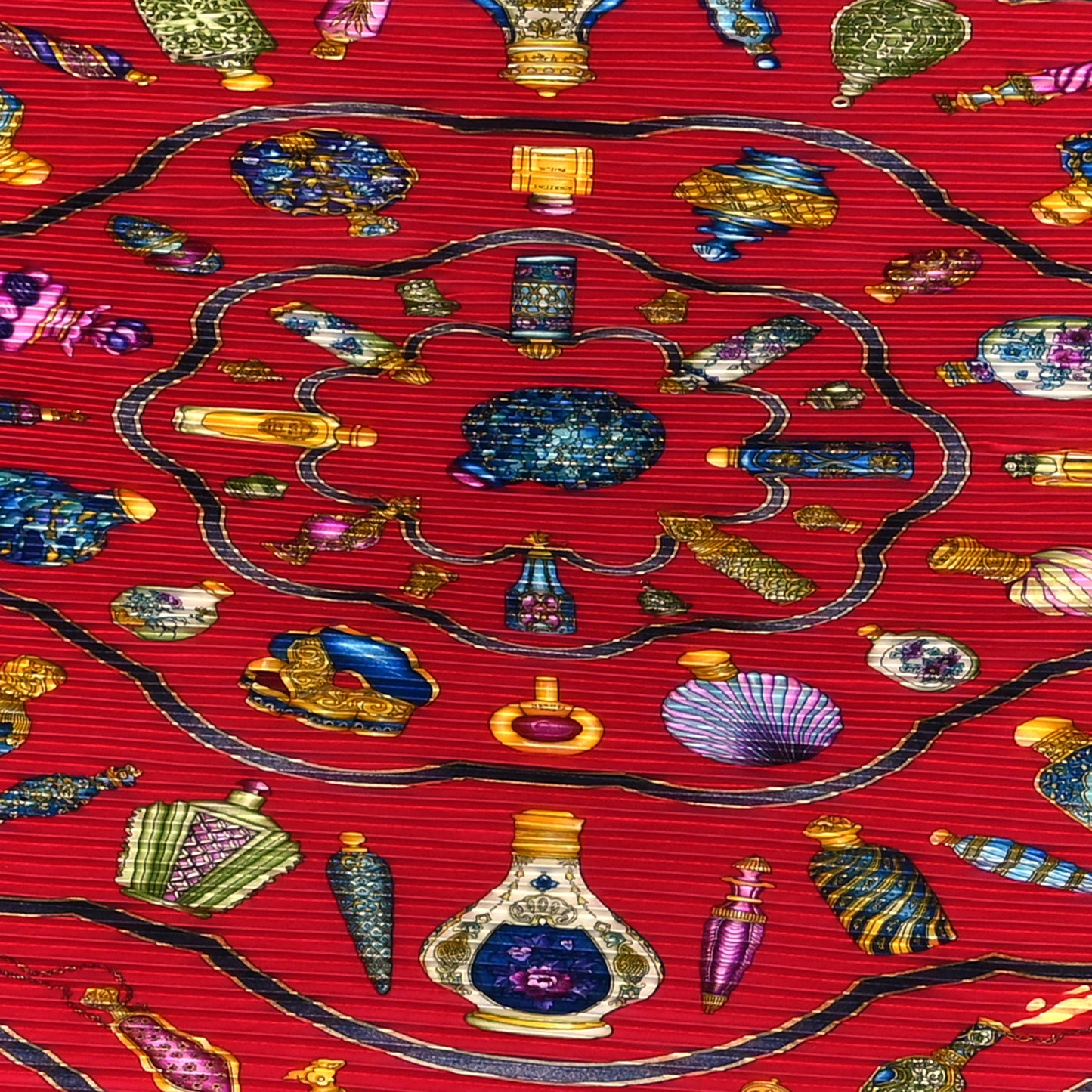 Silk Plisse Qu' Importe Le Flacon Scarf