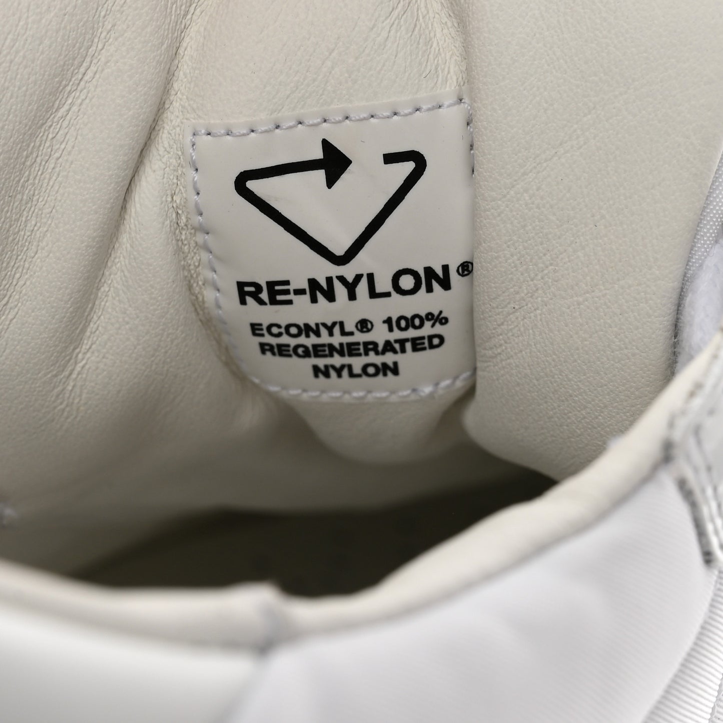 Re-Nylon Spazzolato Rubber Triangle Logo Macro Quilted Mens 35mm Platform Sneakers 6 White
