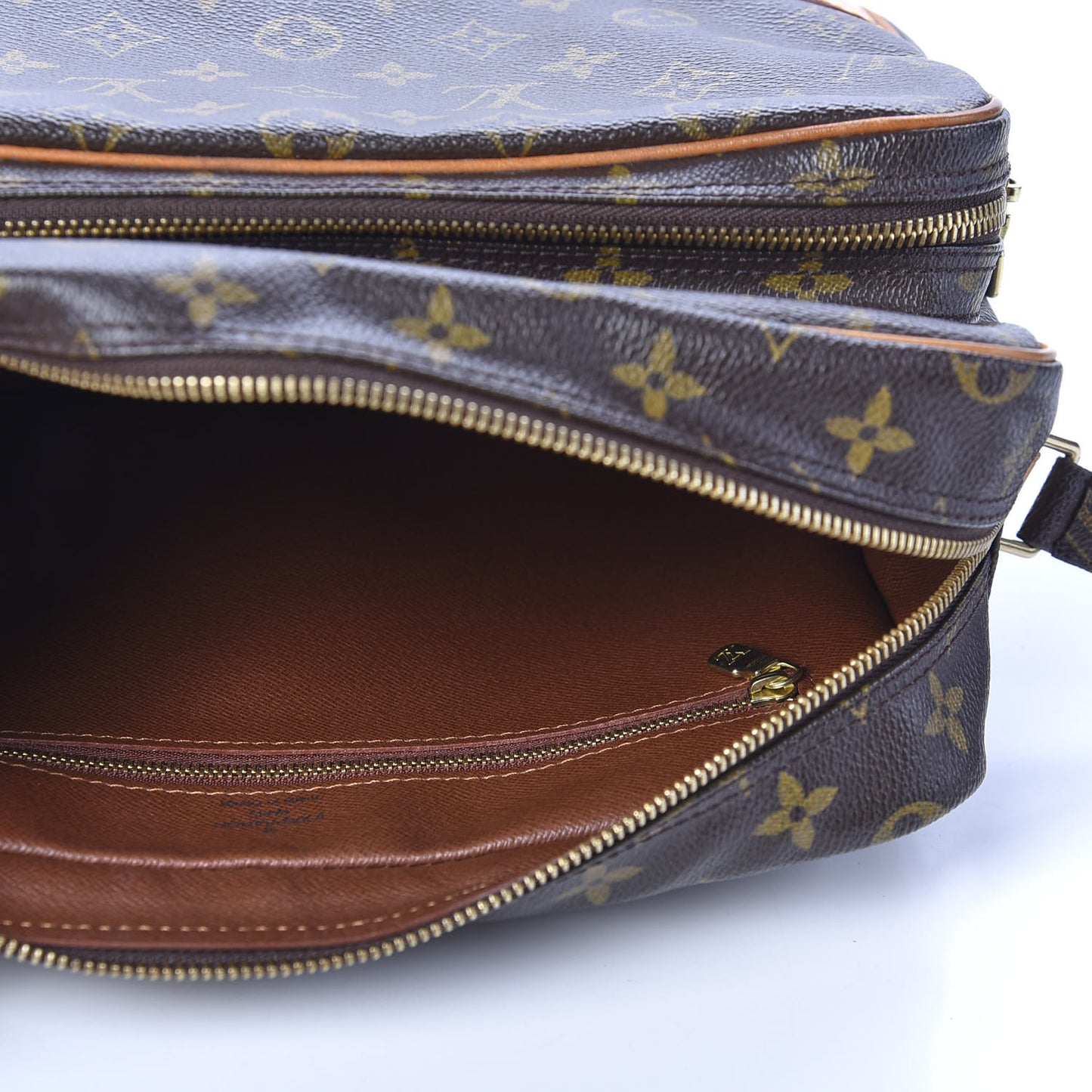 Monogram Nil 28