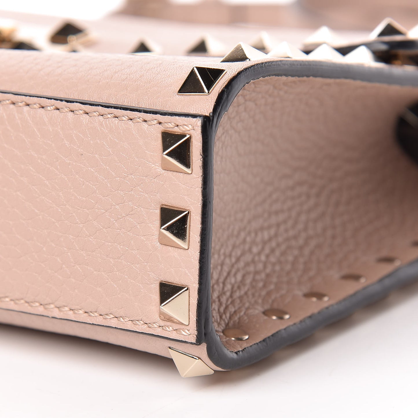 Pebbled Calfskin Medium Rockstud Flip Lock Crossbody Bag Poudre