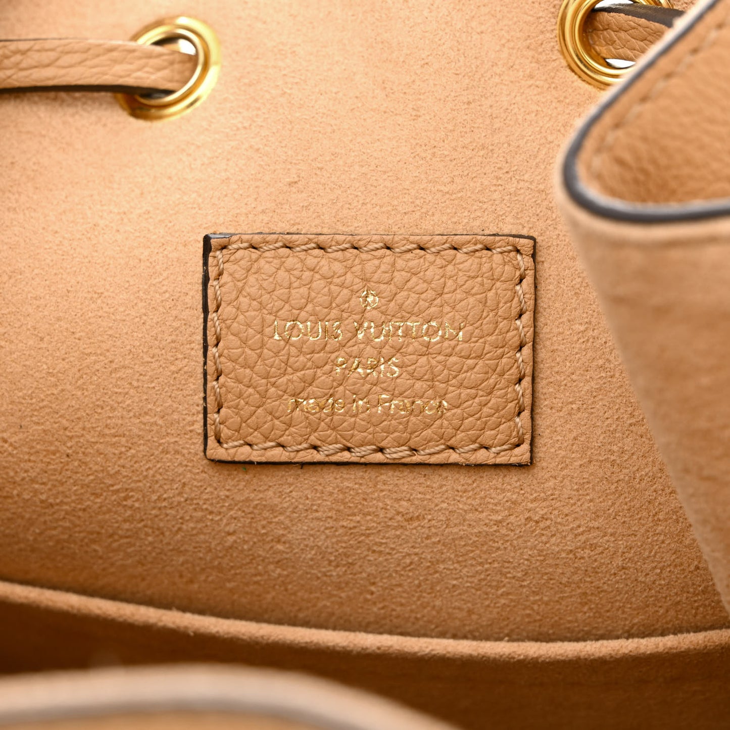 Calfskin Lockme Bucket MM Arizona Beige