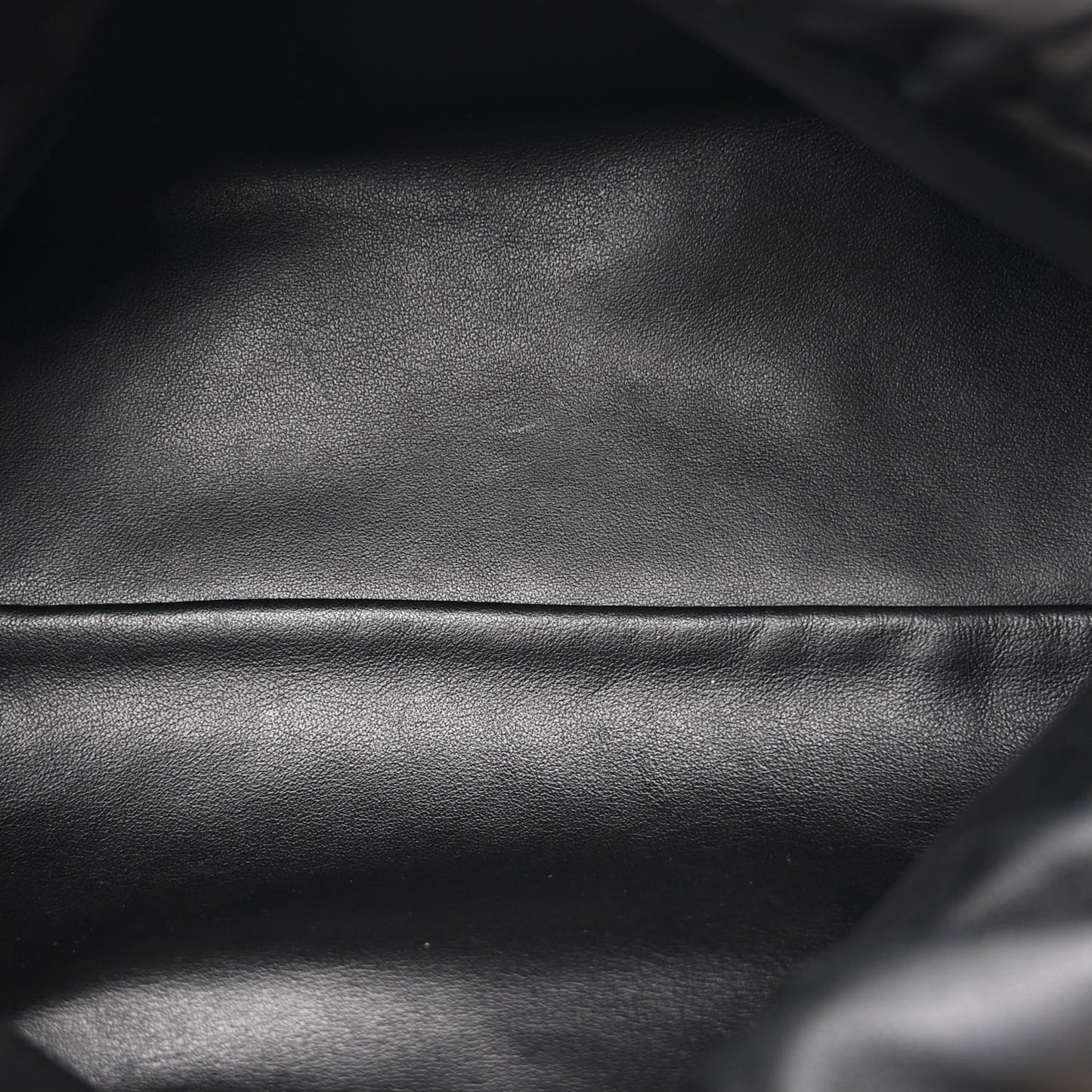 Calfskin The Pouch Chain Black