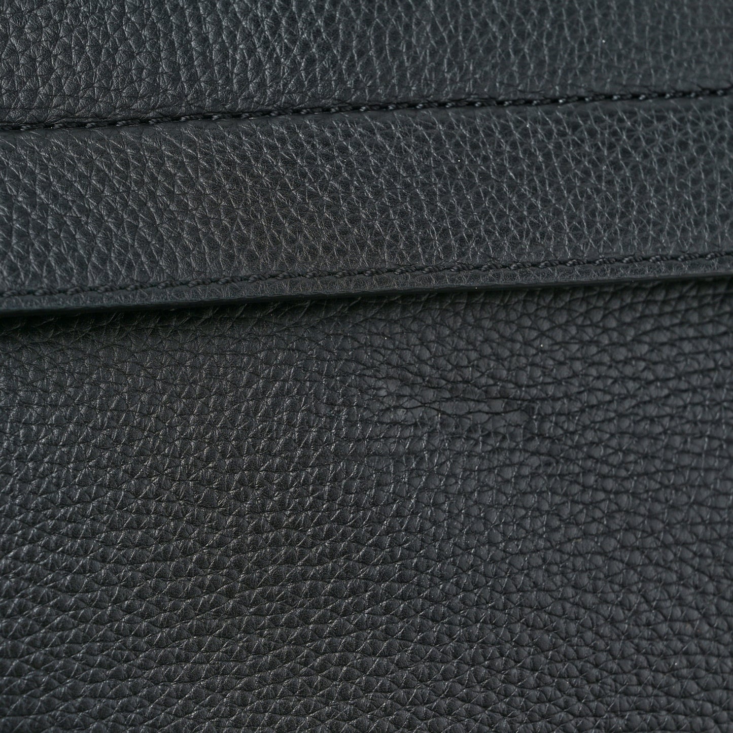 Signature Grain Medium Burleigh Crossbody Bag Black