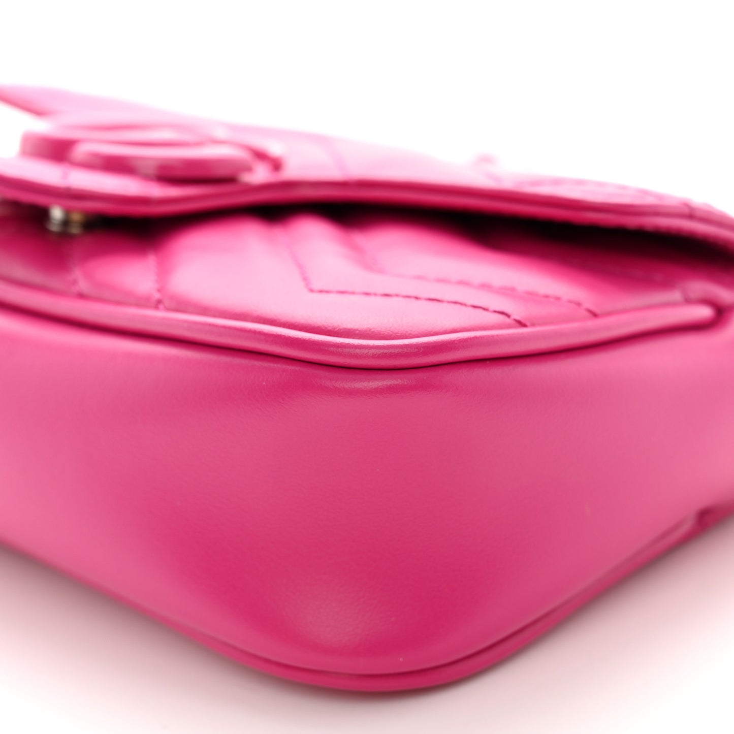 Calfskin Matelasse Monochrome GG Marmont Chain Belt Bag Classic Fuxia