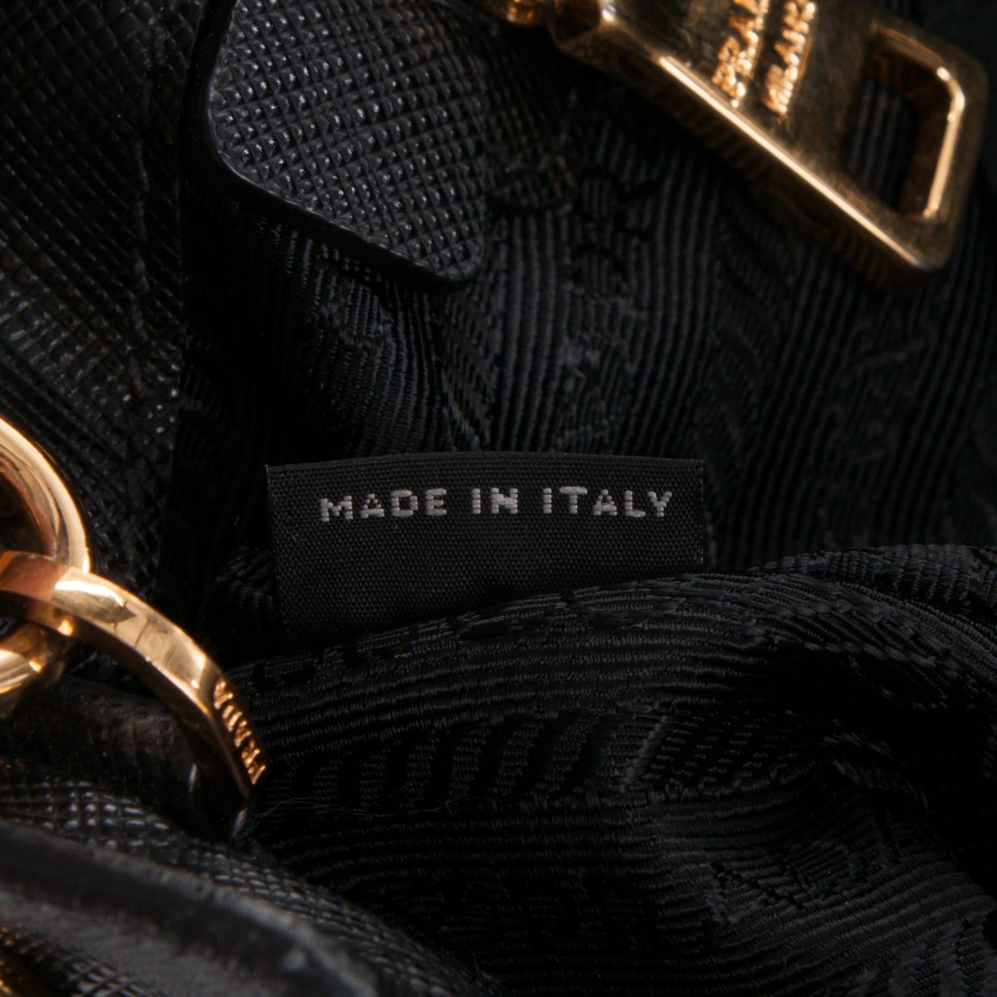 Saffiano Medium Galleria Double Zip Tote Black