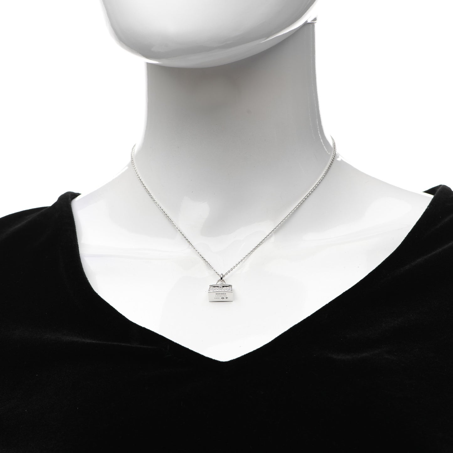 18K White Gold Diamond Kelly Amulettes Pendant Necklace