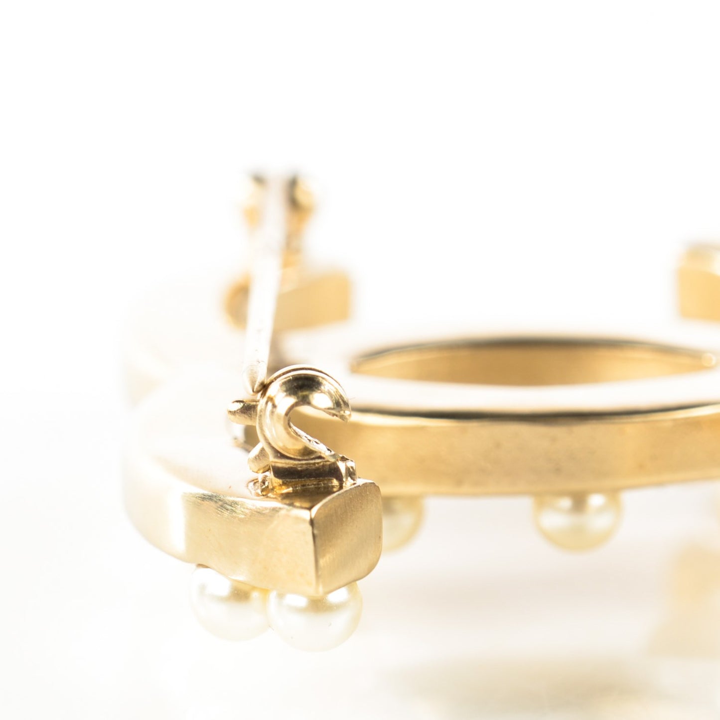 Pearl CC Brooch Gold