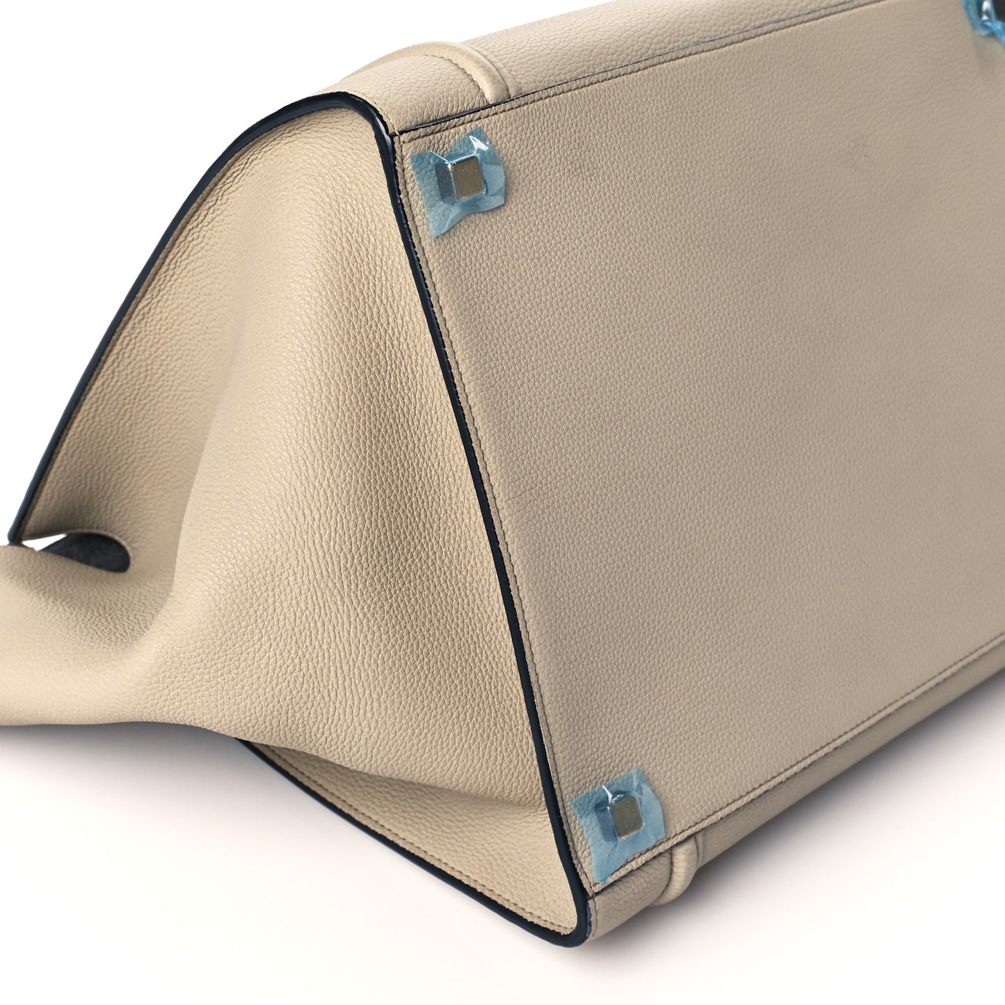 Grained Calfskin Medium Phantom Luggage Quartz