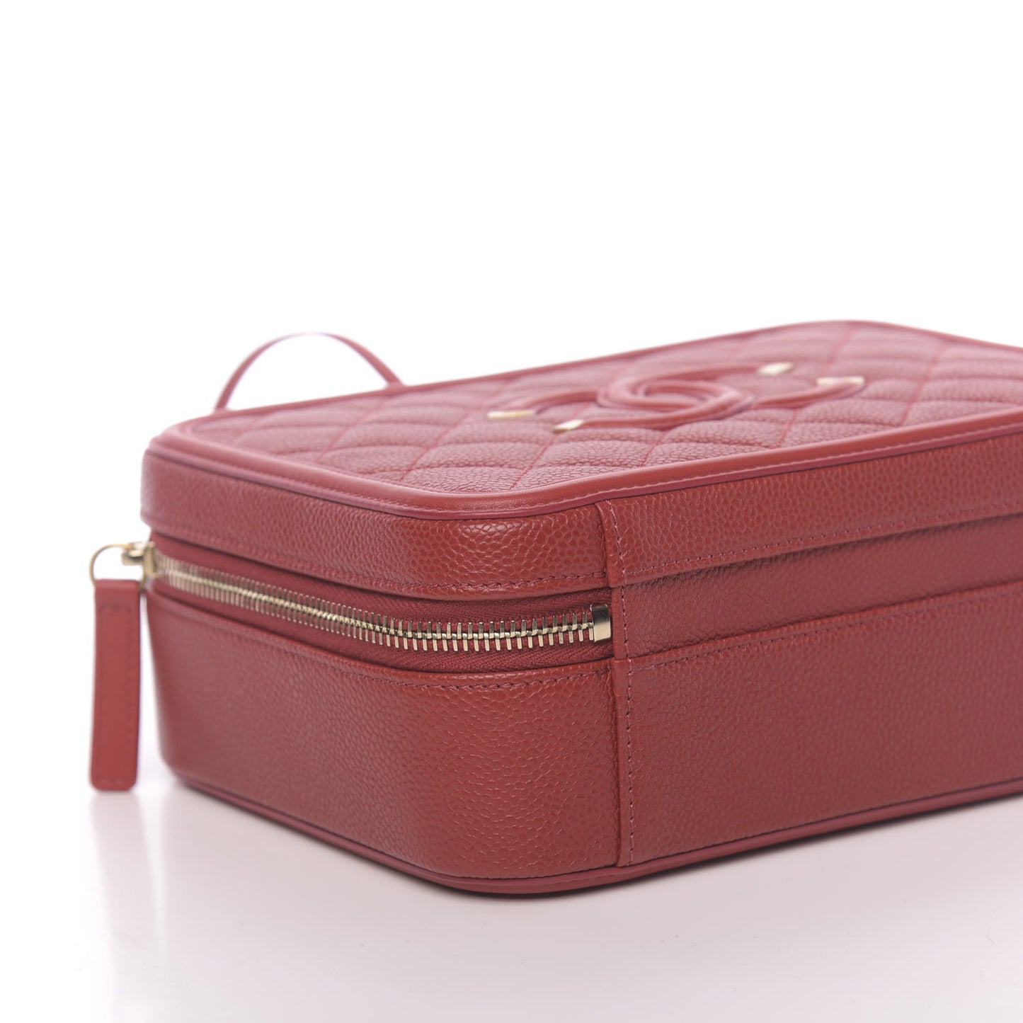 Caviar Quilted Medium CC Filigree Vanity Case Red