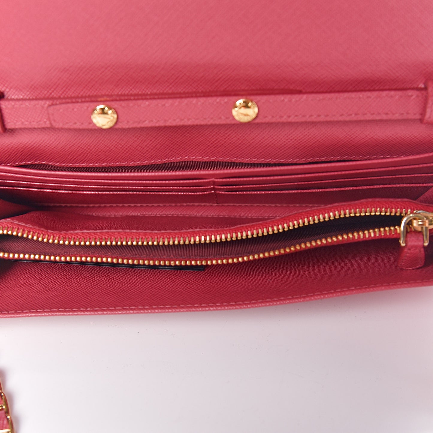 Saffiano Metal Oro Chain Wallet Peonia