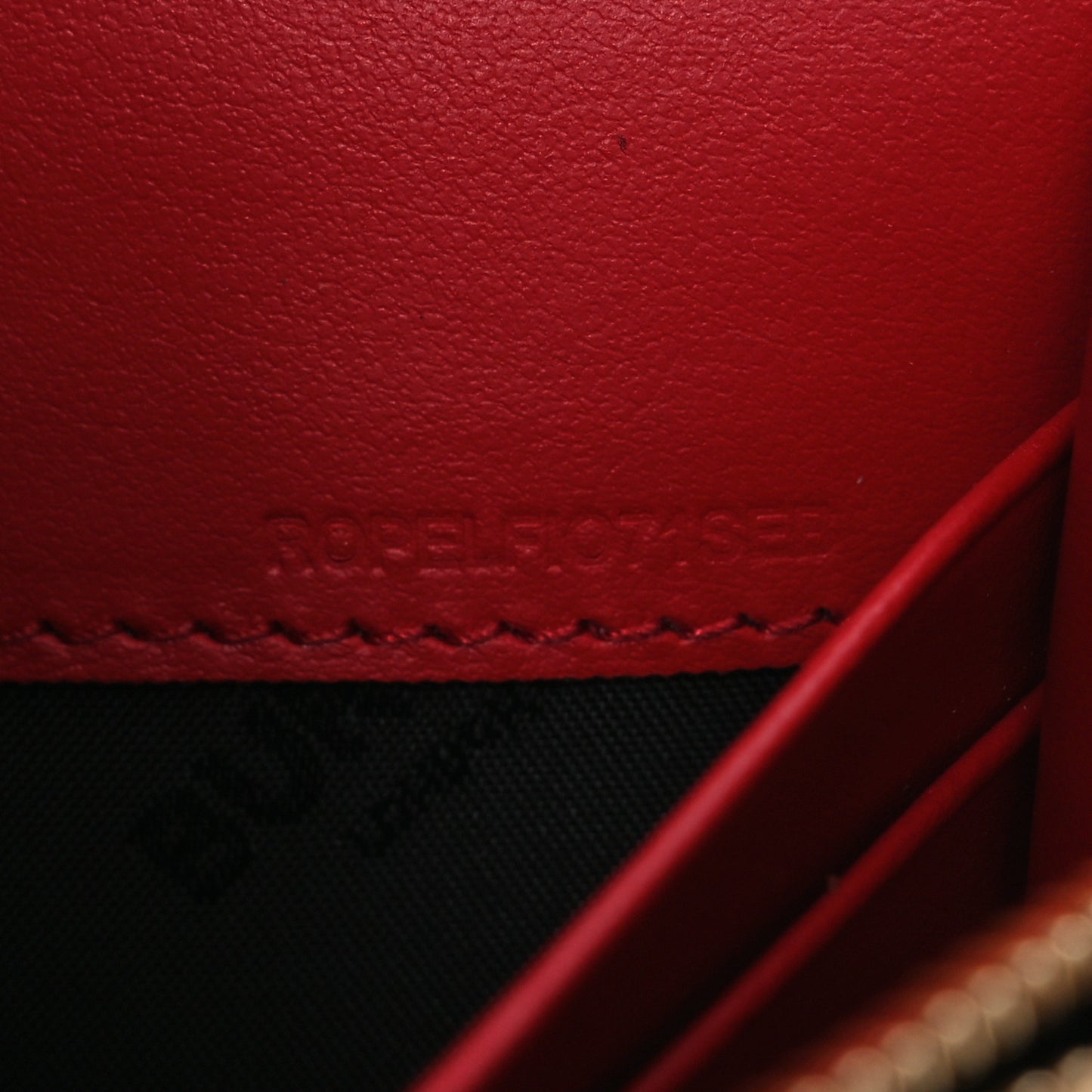 Grainy Calfskin Logo Henley Wallet On Chain Red