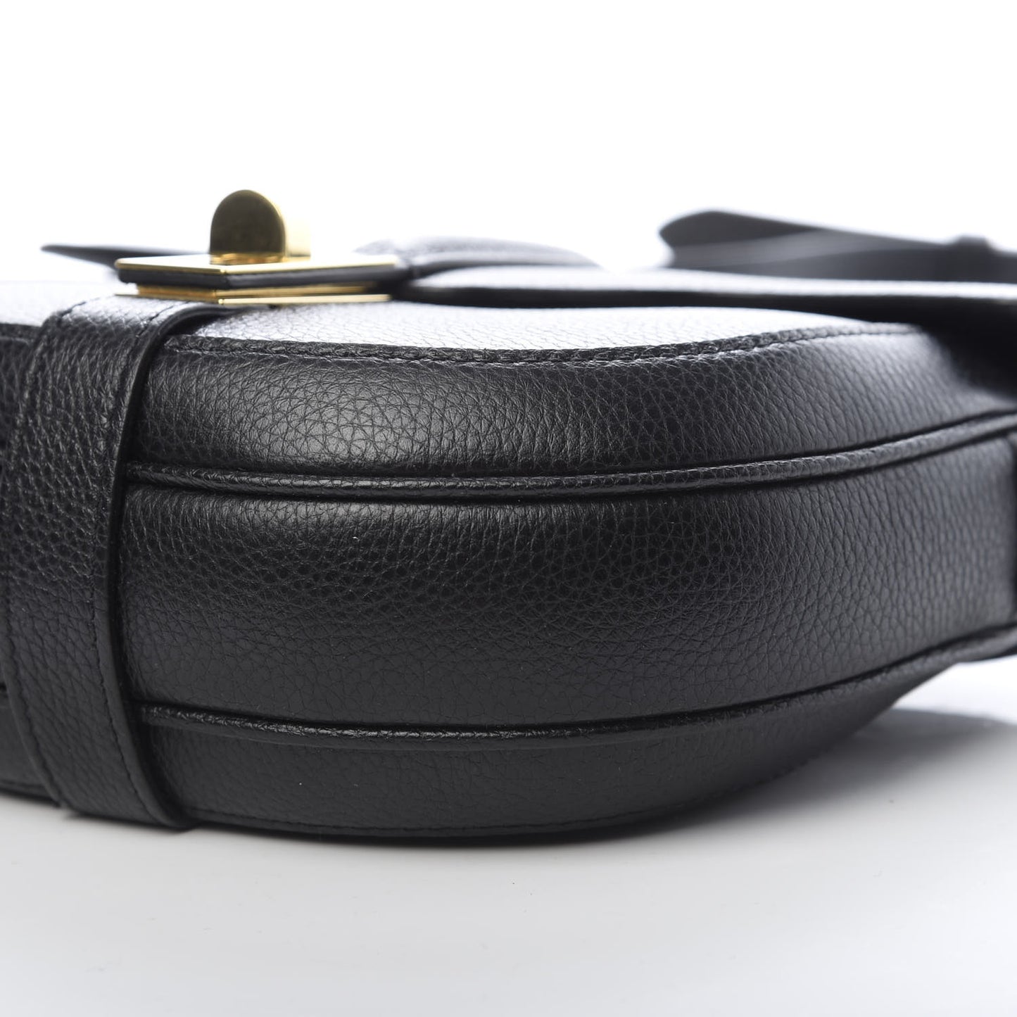 Grained Calfskin Besace Small 16 Black