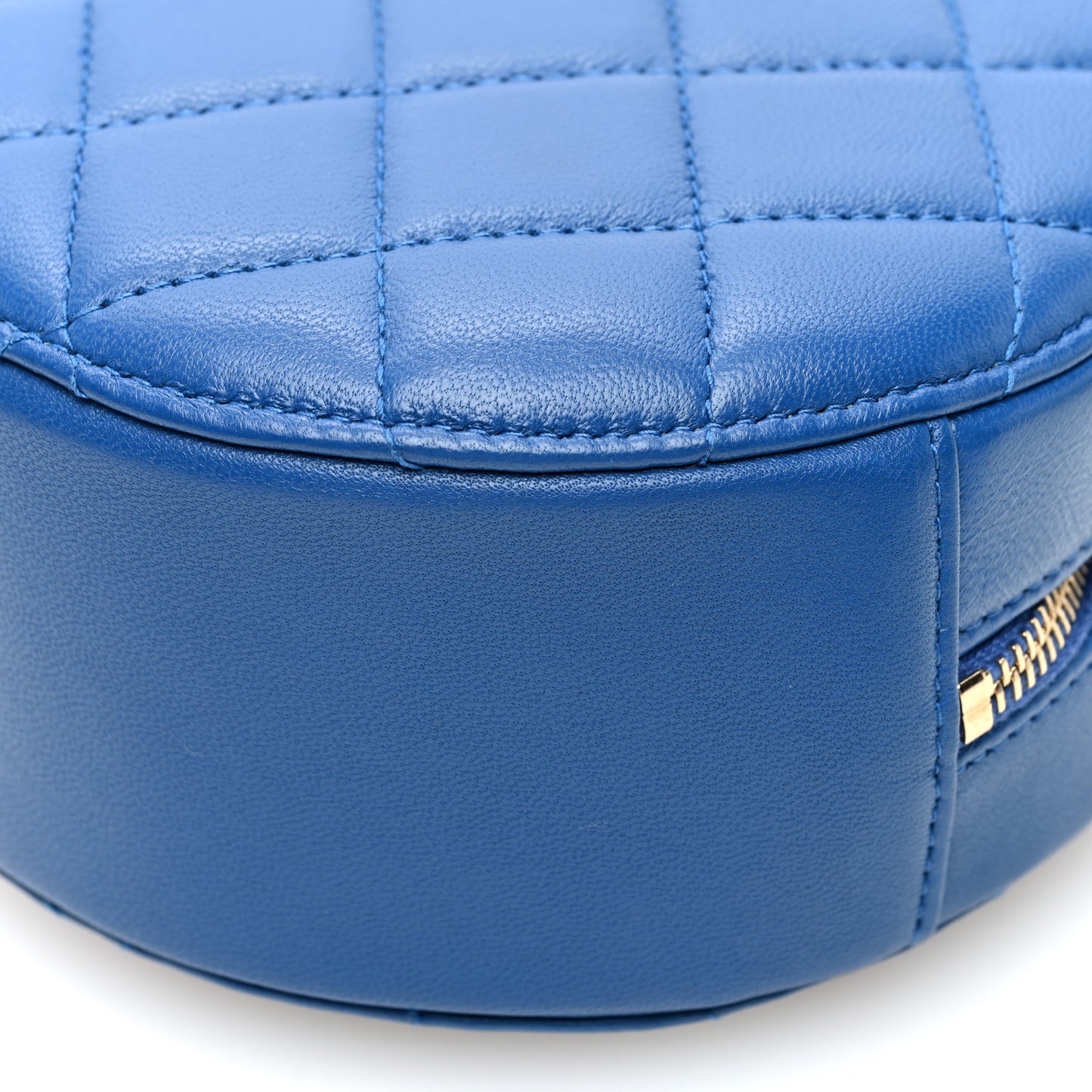 Lambskin Quilted Round Pearl Crush Clutch With Chain Blue