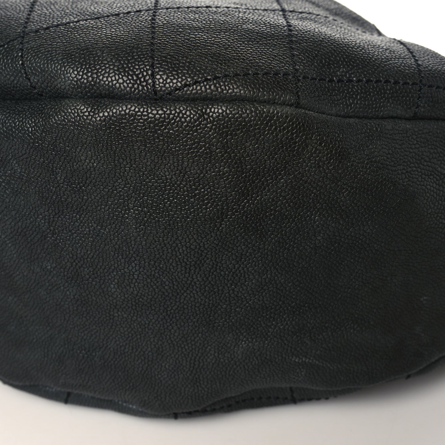 Caviar Stitched Outdoor Ligne Hobo Black