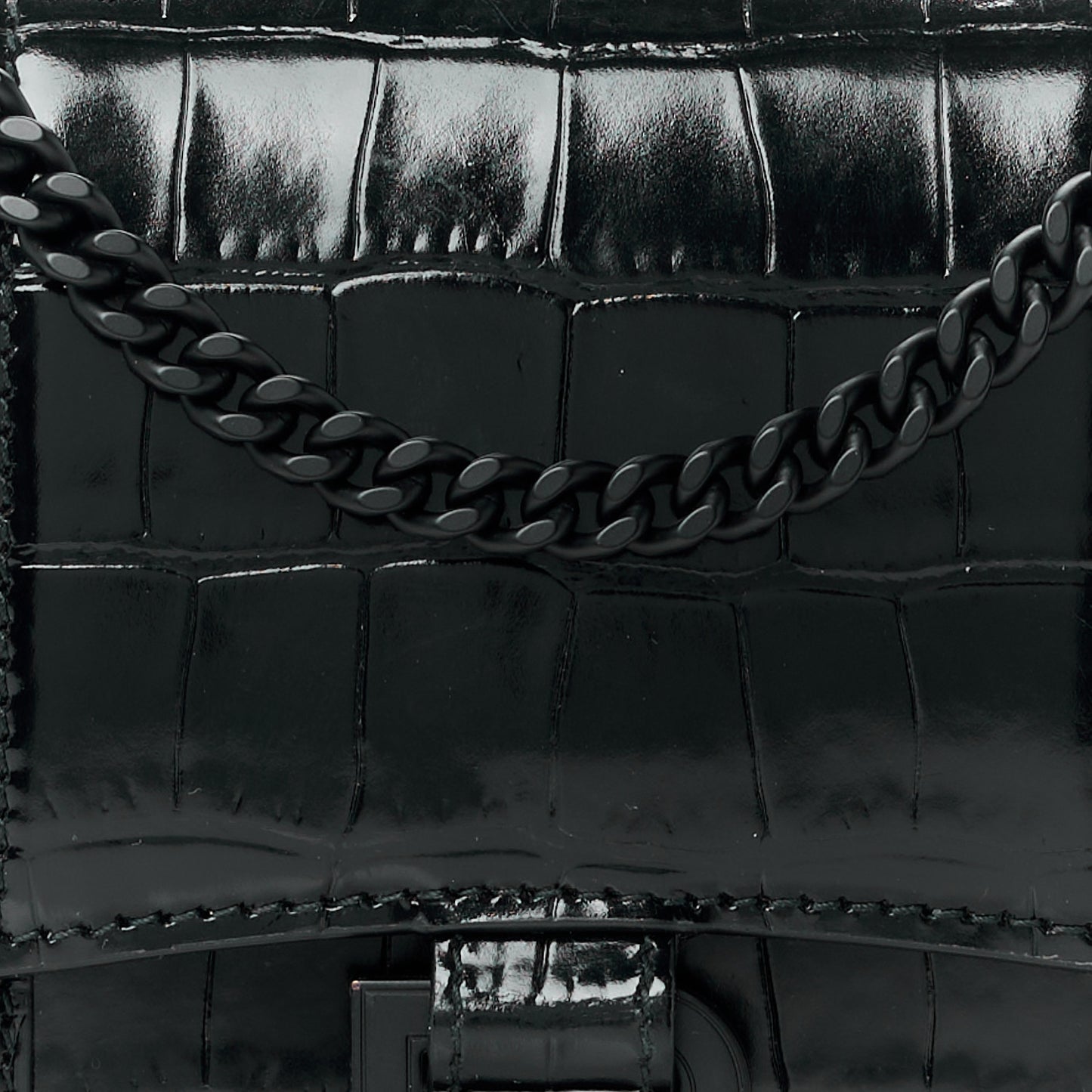 Shiny Calfskin Monochrome Crocodile Embossed Hourglass Wallet On Chain Black