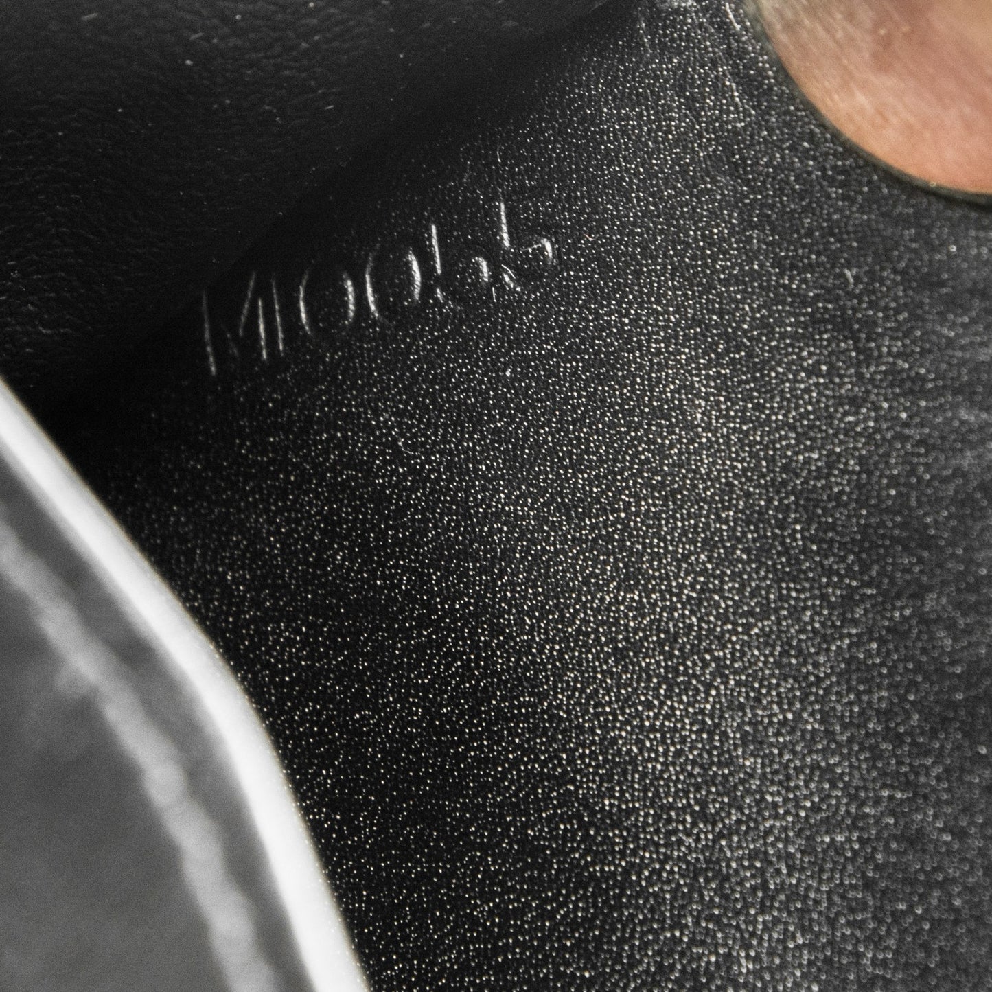 Suhali Compact Zipped Wallet Black