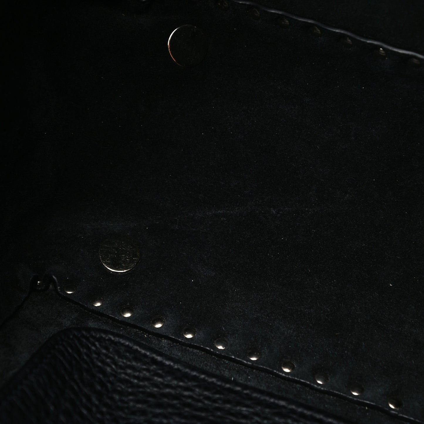 Pebbled Calfskin Medium Rockstud Tote Black