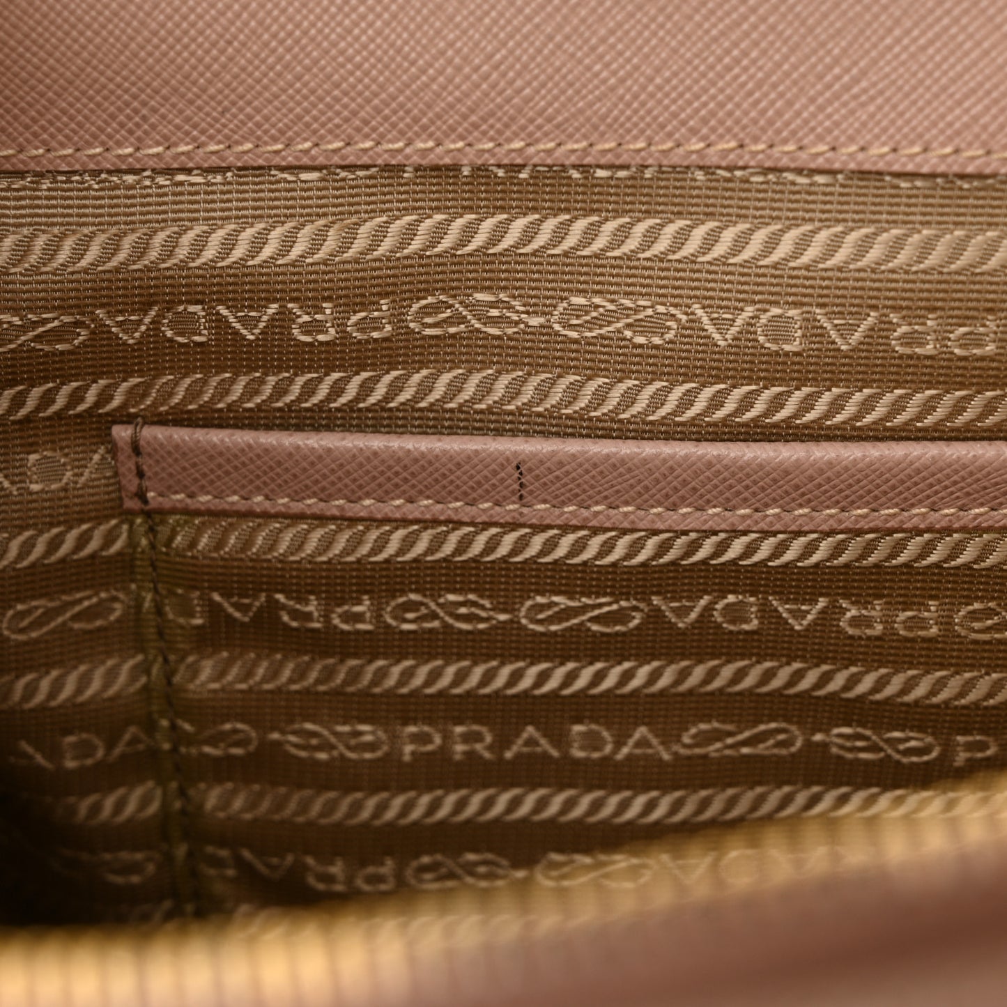 Saffiano Medium Galleria Double Zip Tote Cammeo