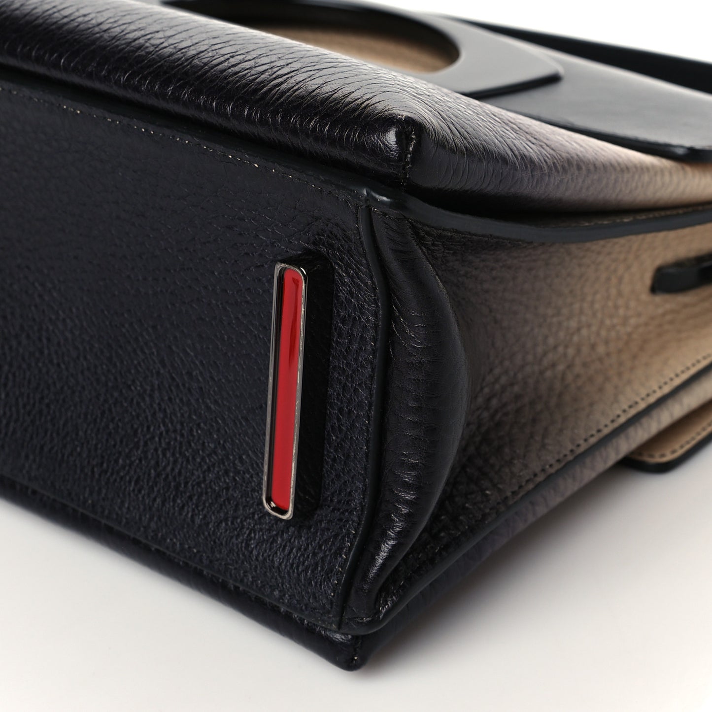 Grained Calfskin Ombre Passage Messenger Black Colombe